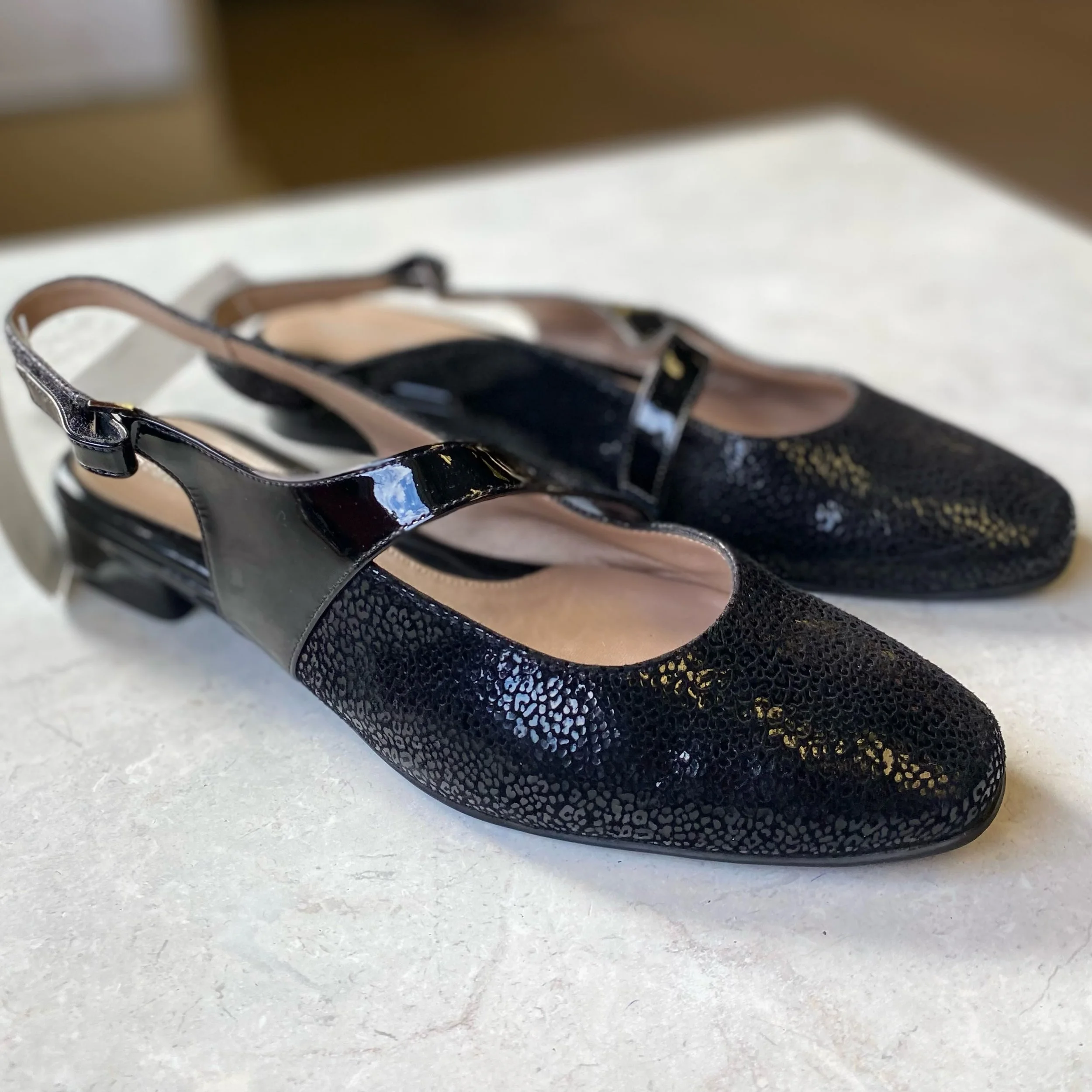 Adorable Mary Jane Slingbacks! Beautifeel Size 8.5, only $30.99! 🖤