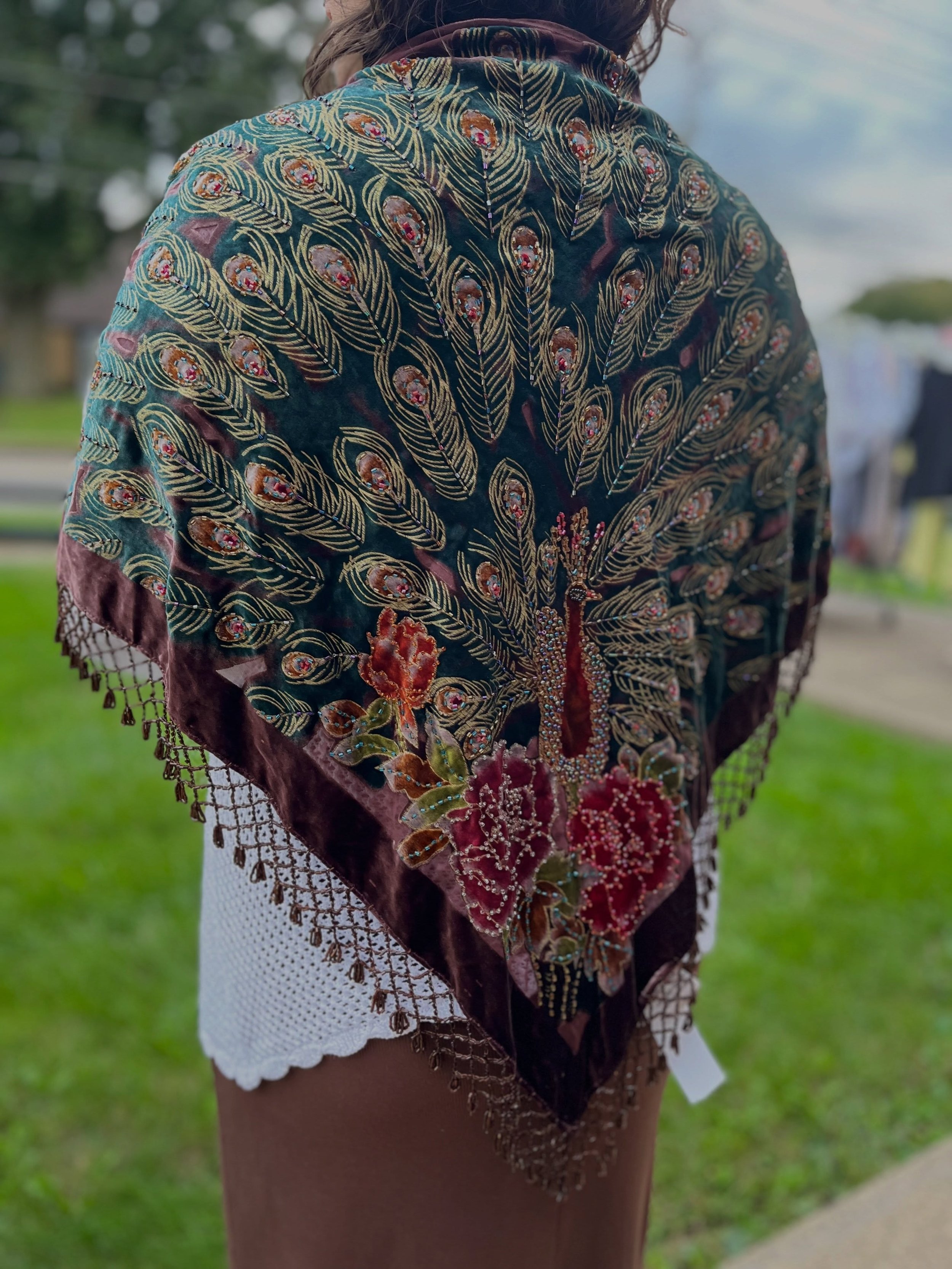 This brown velvet peacock wrap captured the attention of all of us! 😍 (especially Alexia, since brown is her favorite color! 🤎  Get it before she does! 😆 It&rsquo;s only $18.99!