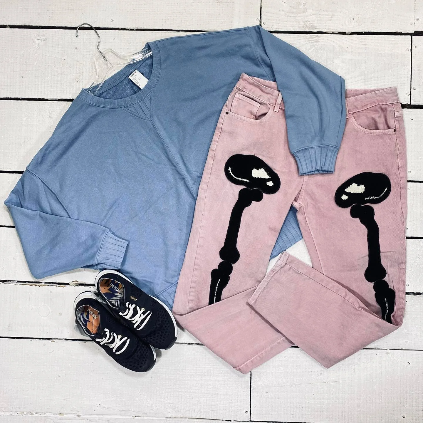 Sonoma Top Size 1X, $11.99
Jeans Size 16, $15.99
Olu Kai Tennis Size 8, $22.99