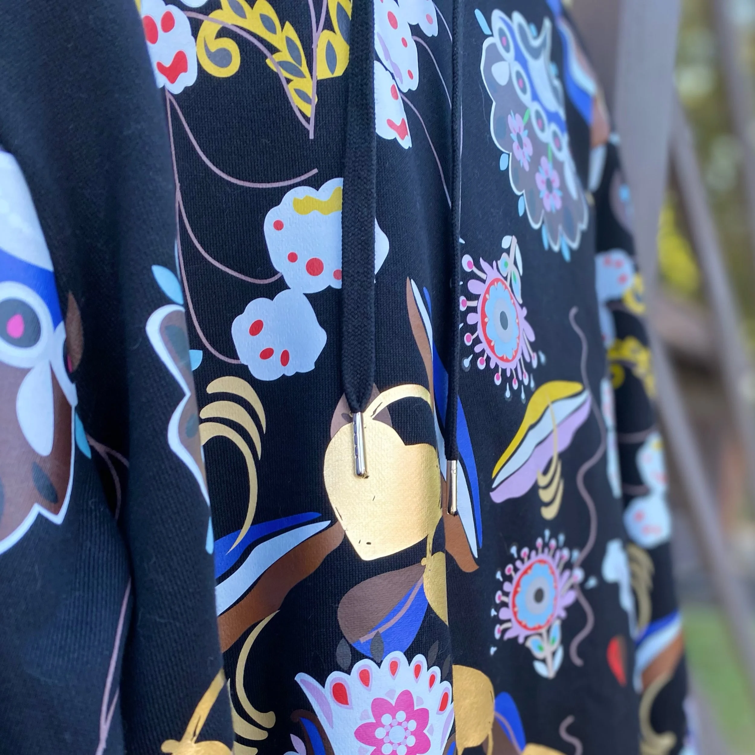 COOLEST whimsical print on this Cynthia Rowley hoodie!! At a size XS, only $25.99! 💖