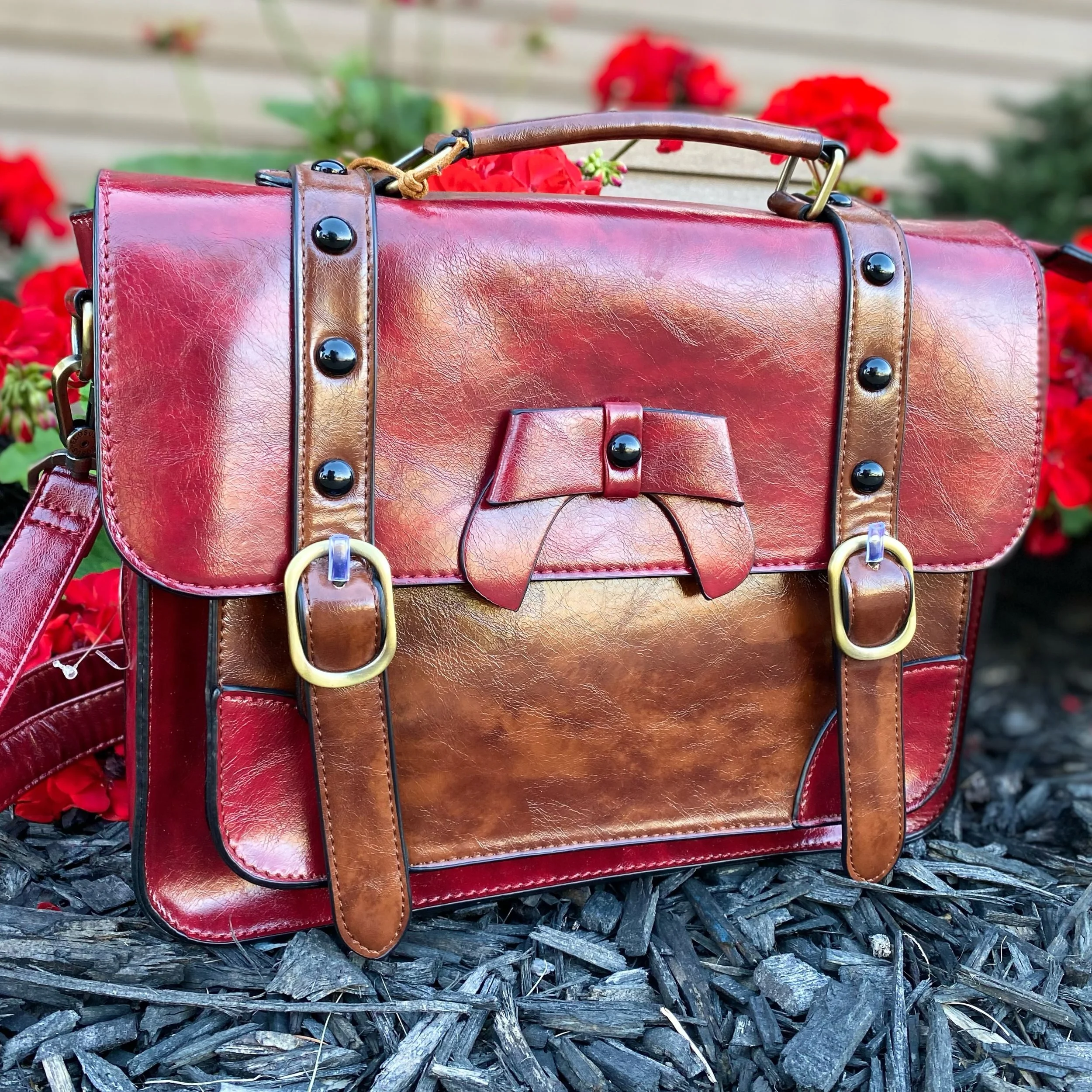 Such a cool bag!! By Ecosusi, this leather bag is studded, perfect to jazz up your business outfits, and an adorable bow to top it off! Only $45.99! ❤️🤎