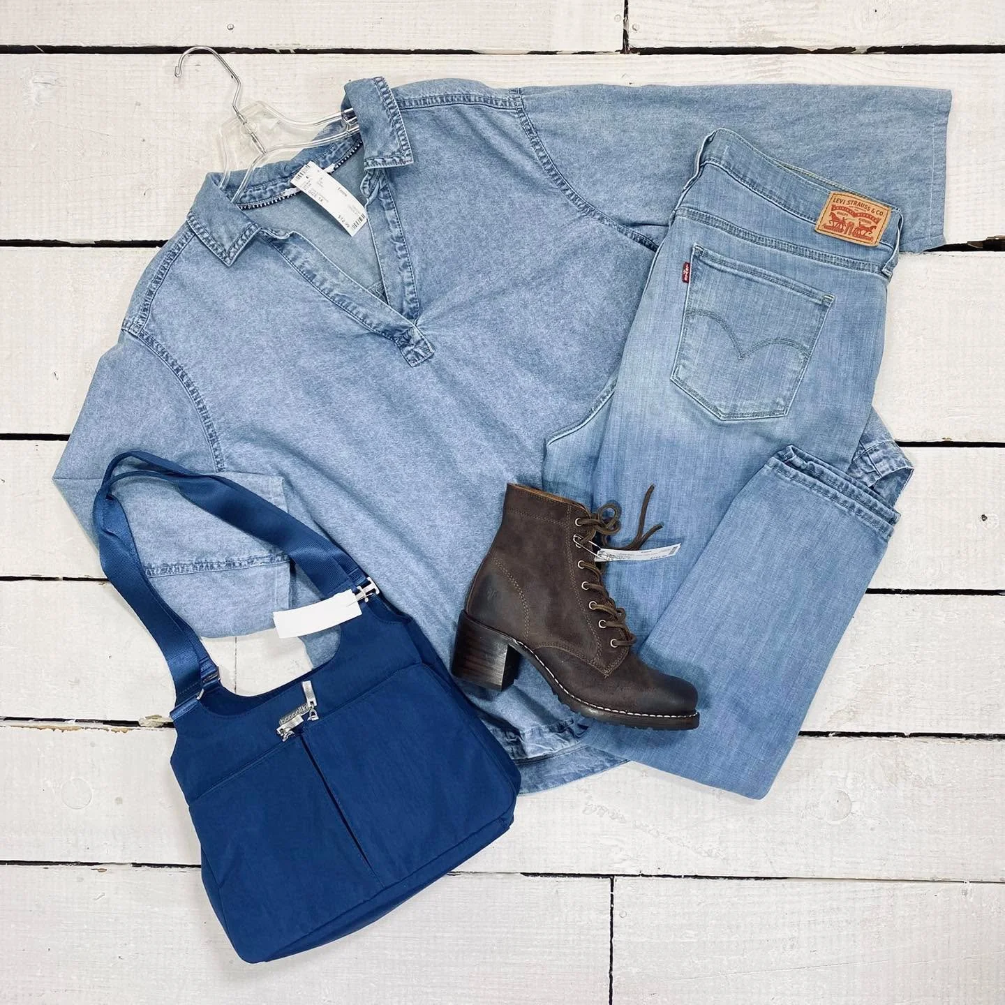 Jane &amp; Delancey Top Size 1X, $12.99
Levi&rsquo;s Jeans Size 16, $15.99
Frye Boots Size 7, $418 NEW, $125.99
Baggalini Purse, $22.99
