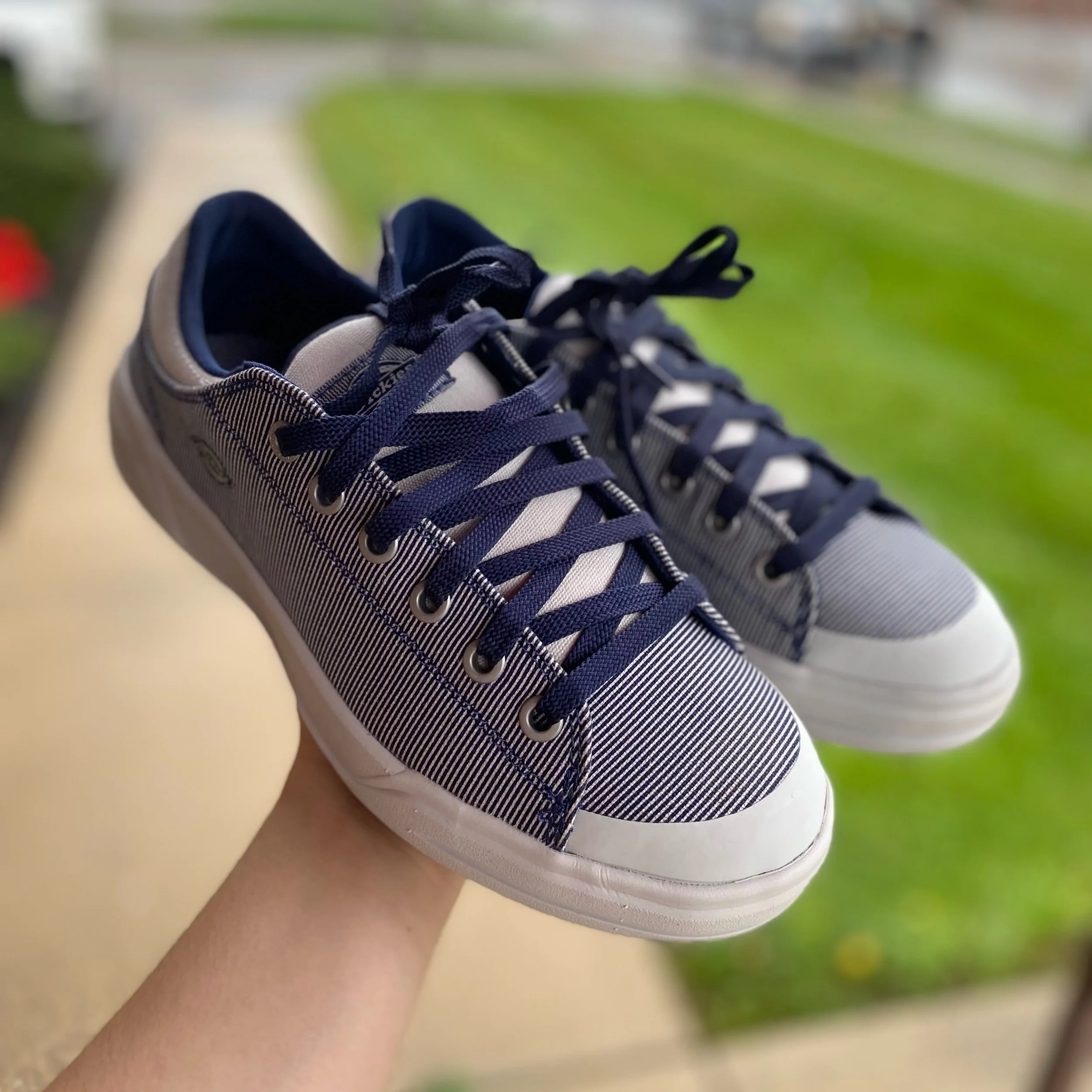 First thing this rainy morning! These Dickies x Ortholites are cute and comfy! At a size 9.5, only $22.99! 💙