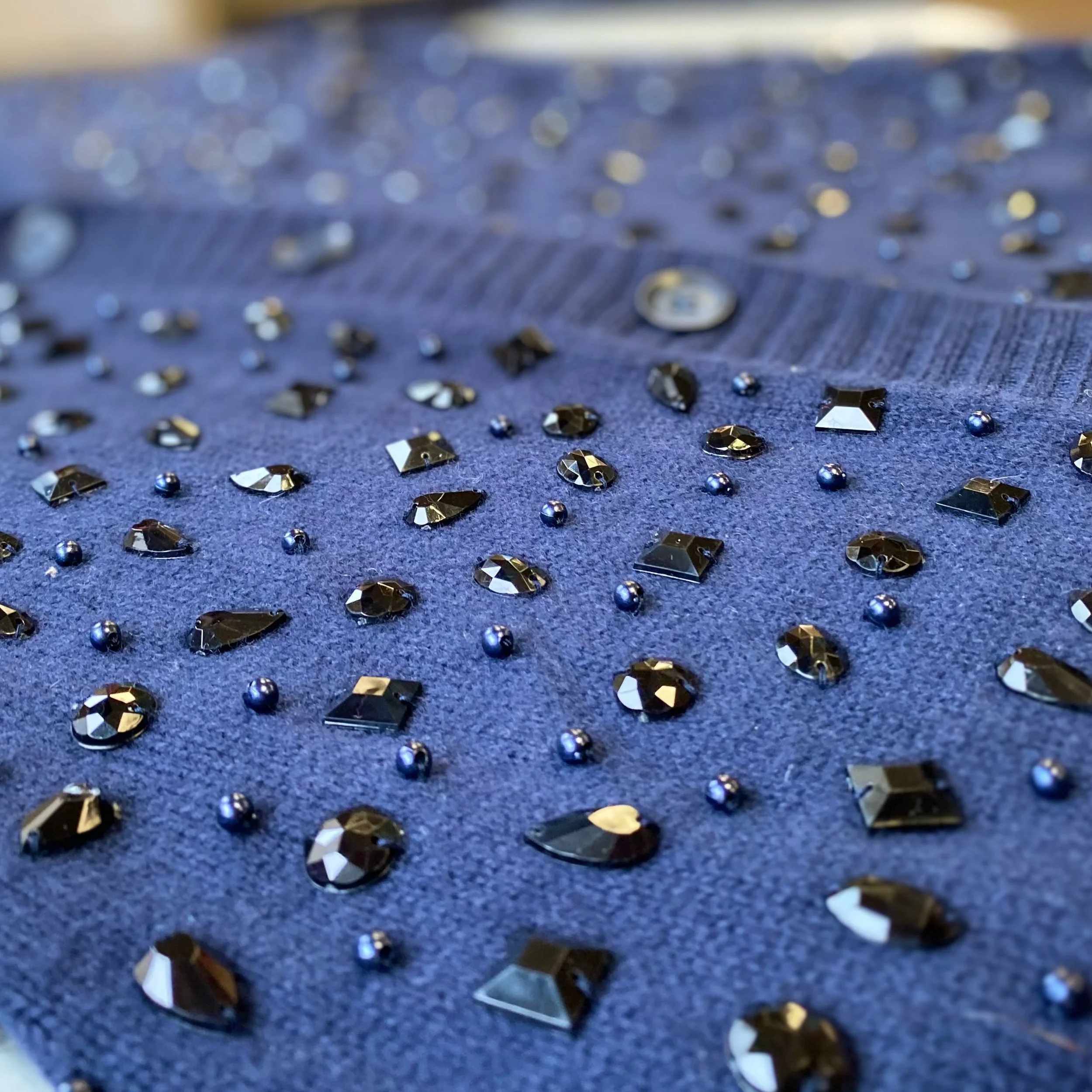 Hello glitz! 🤩 This PIPERLIME cardigan catches the light at all angles with these beads! Size L, only $16.99! 🖤💙