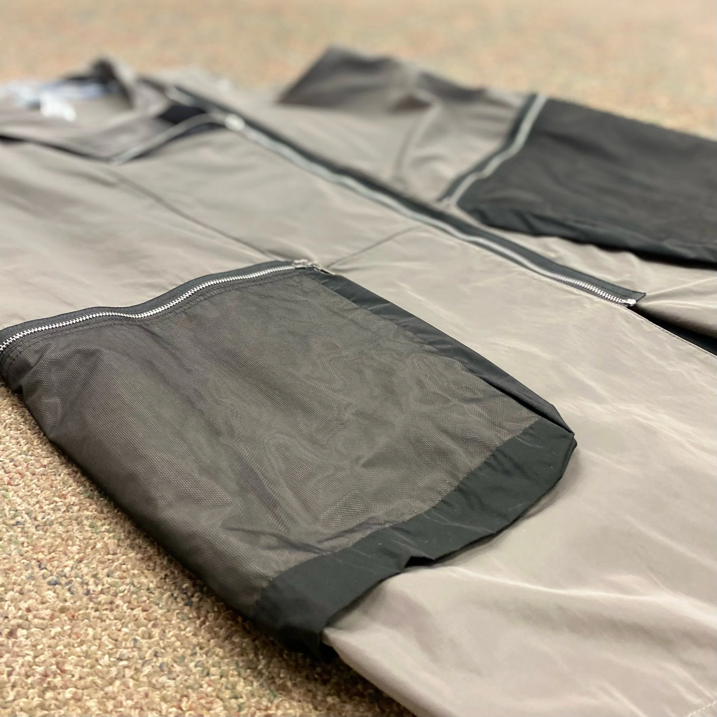 Sun Kim pieces are ALWAYS a hit, and same with this cutie! This olive gray piece is a size M, only $28.99! ✨