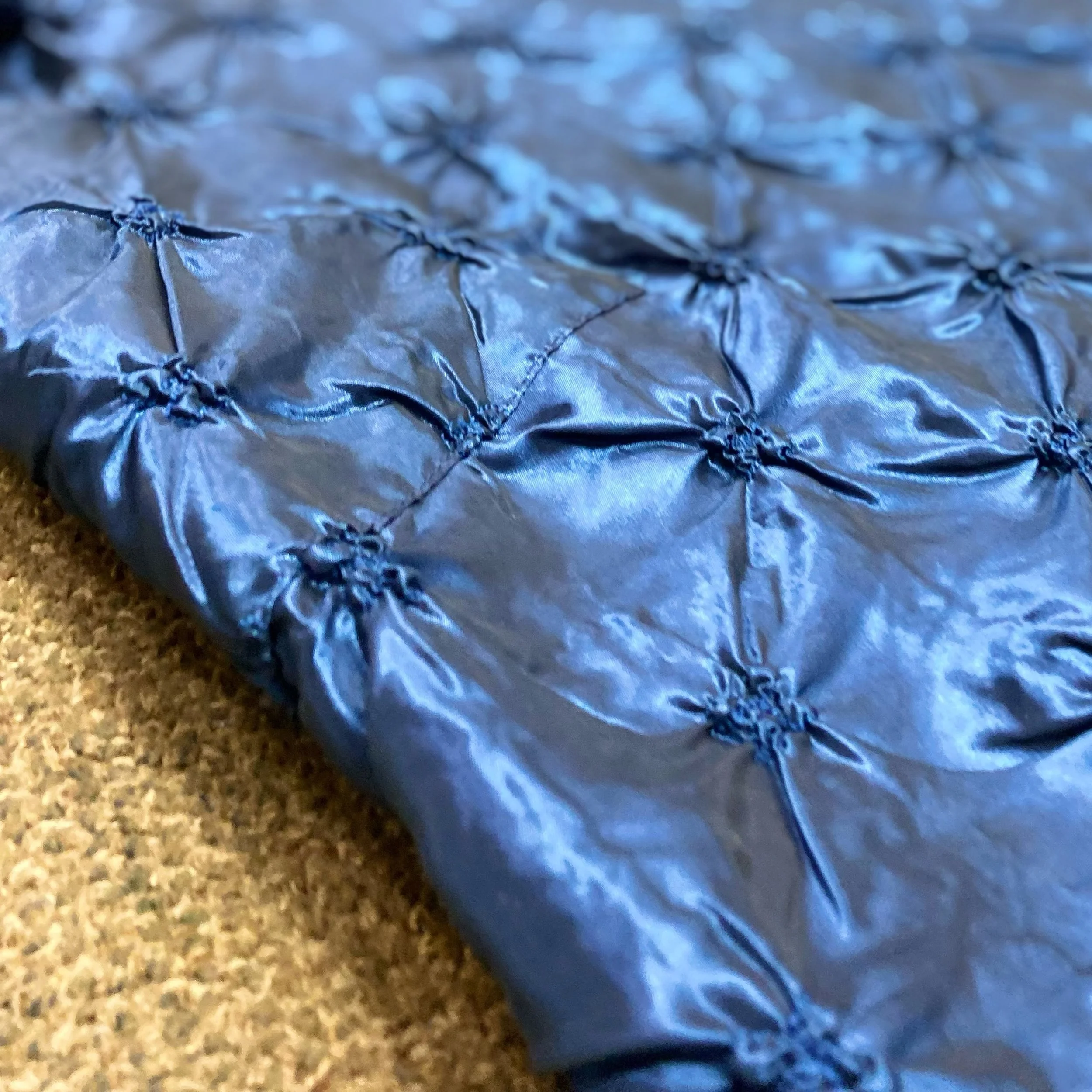 LOOK AT THIS TEXTURE!! 😍This Megan Brogden top size XL is just the coolest piece! Only $52.99! 💙