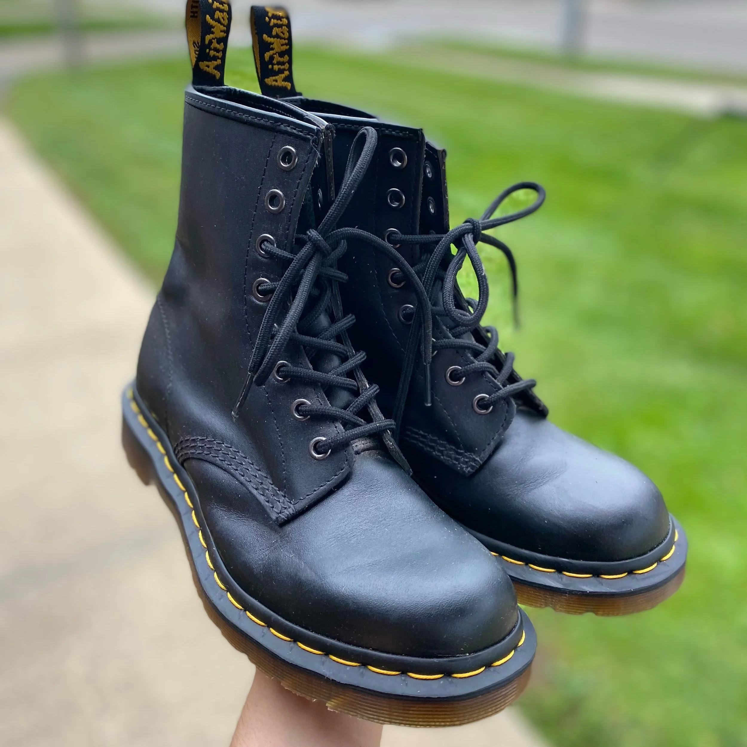 Come get these while you can‼️ Docs size 8, just $75.99! 🖤🖤
