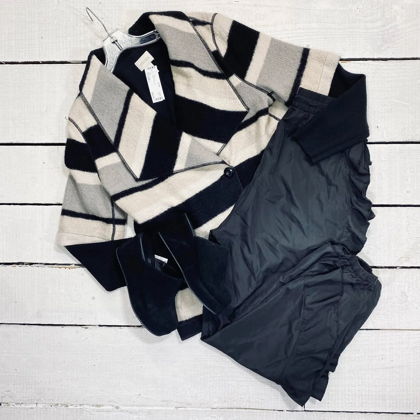 Chicos Jacket Size L, $32.99
Pants Size 6, $16.99
Cordani Slides Size 7.5, $34.95