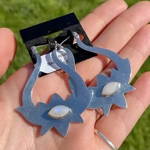 STUNNING and unique sterling silver earrings with an east to west moonstone! Only $28.99! 😍