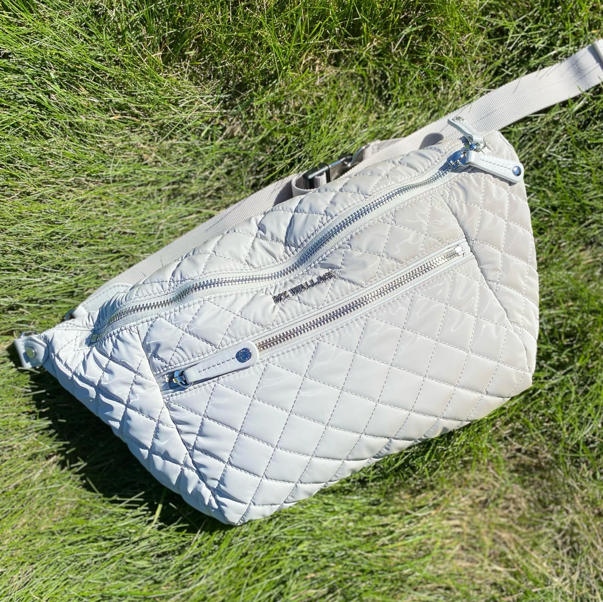 Light weight luxury! This MZ Wallace Fanny pack does it all! In light gray, this quilted cutie is just $114.99! 🩶✨