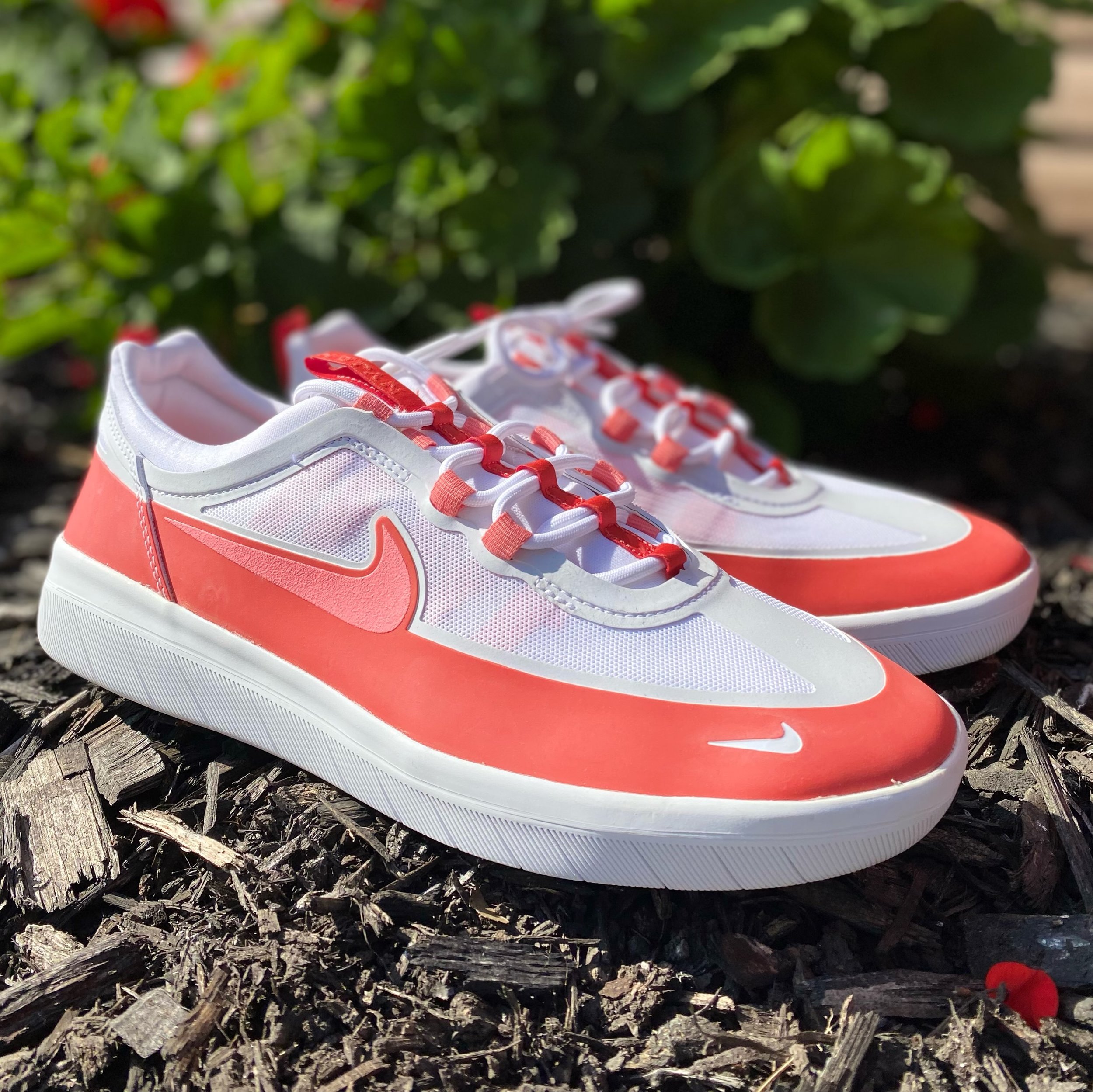Swooshes have entered the store! And in such a unique shade of pink! 🤩 These Nikes are a size 11.5 and look BRAND NEW! Only $79.99! ✨