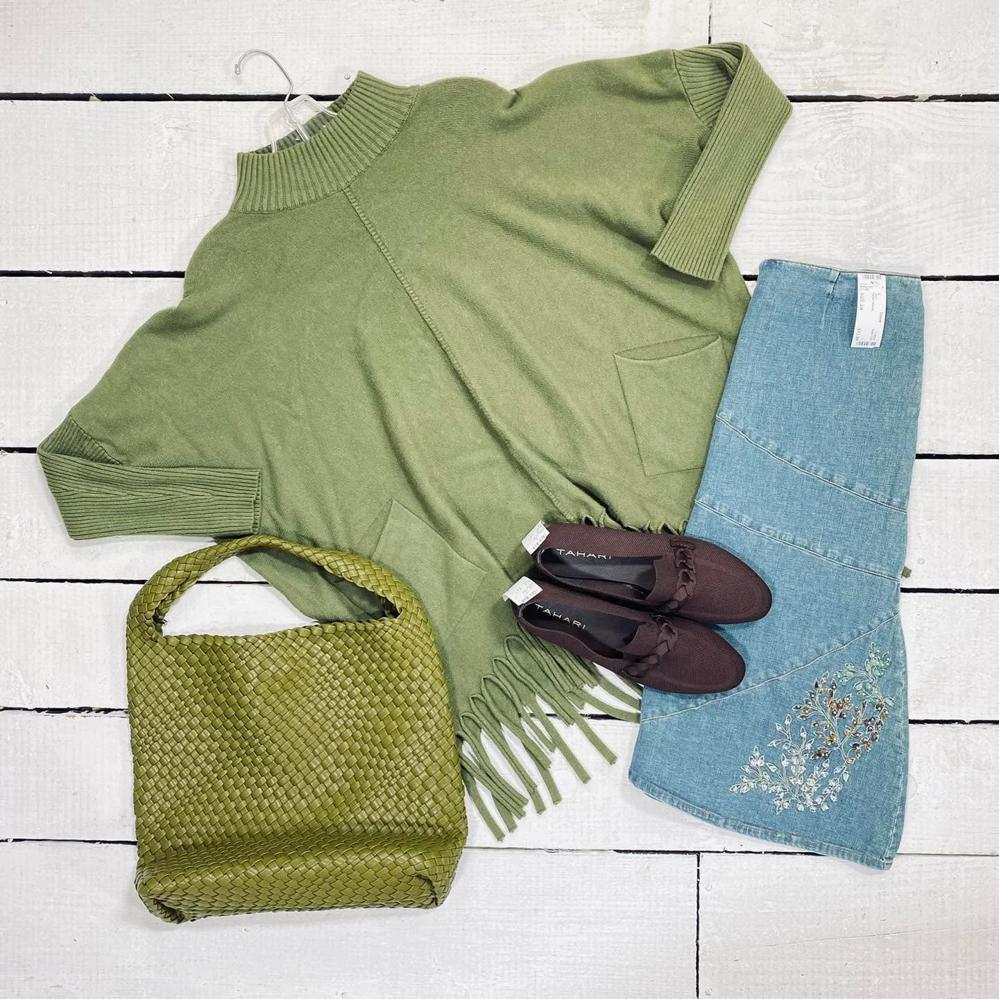 Coco + Carmen Top Size XS, $18.99
Skirt Size 2/4, $13.99
Purse, $20.99
Tahari Flats Size 8, $22.99