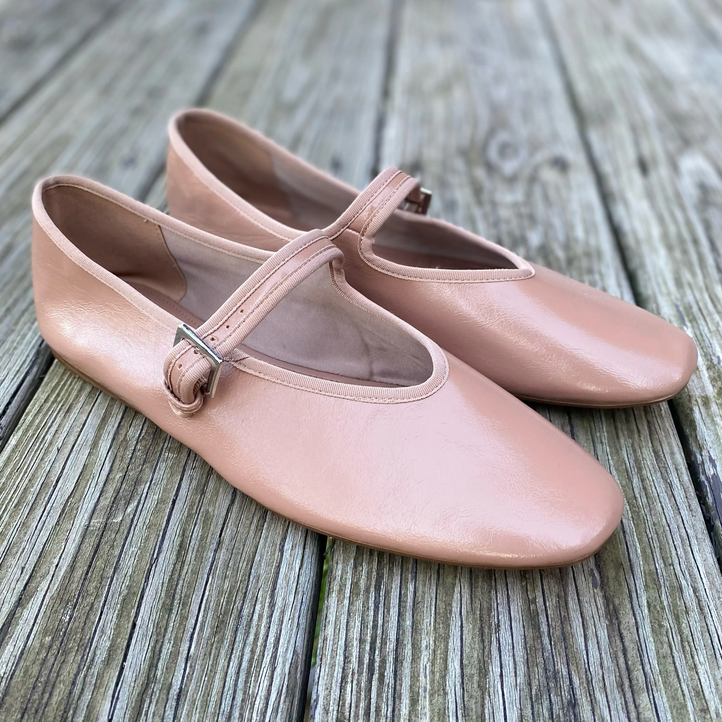 Classic Mary Jane ballet flats by Steve Madden, perfect for every outfit! At a size 11, these cuties are only $20.99!✨
