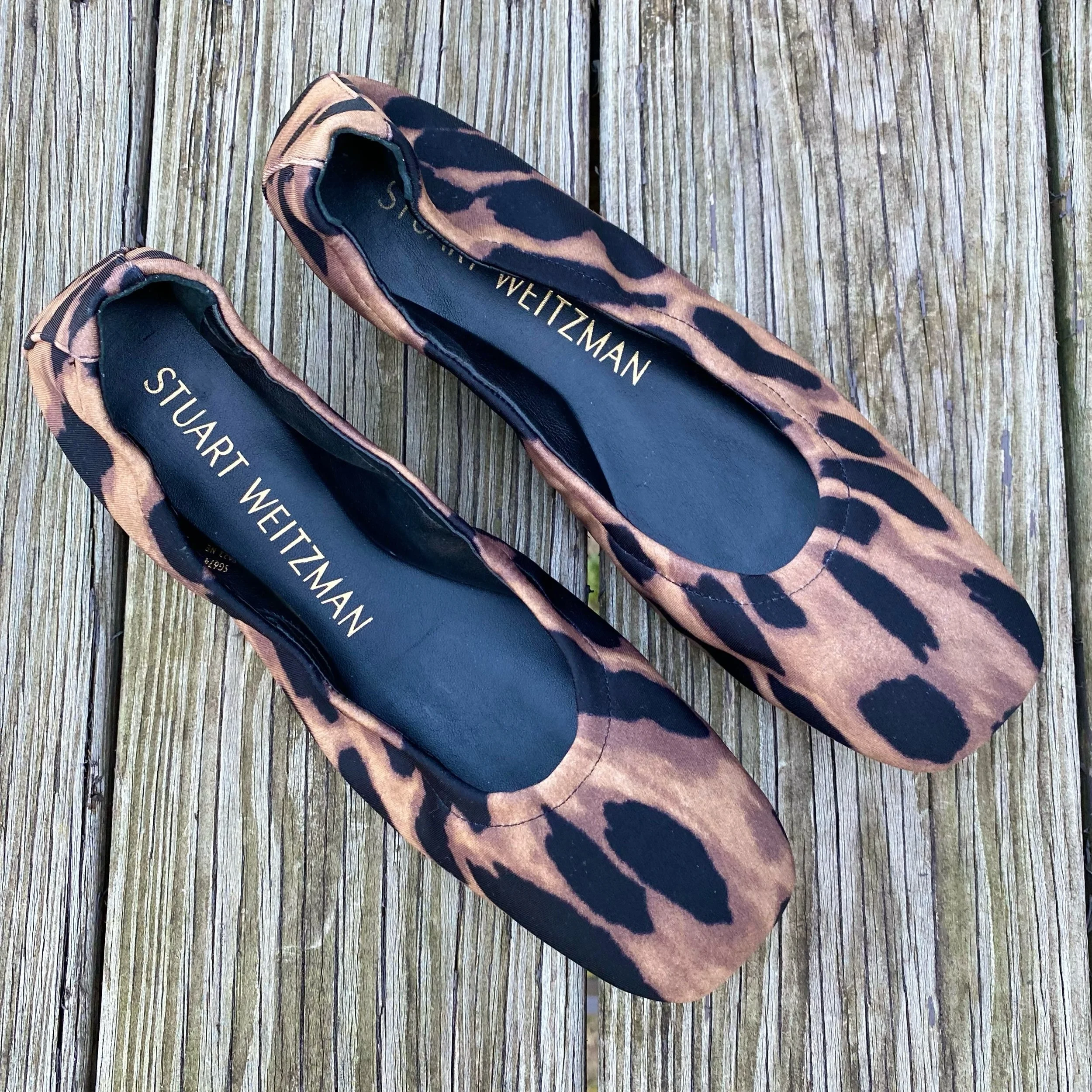 Stuart Weitzman knows what he&rsquo;s doing with this square toed leopard flats! 🐆 At a size 9, only $52.99! 😍