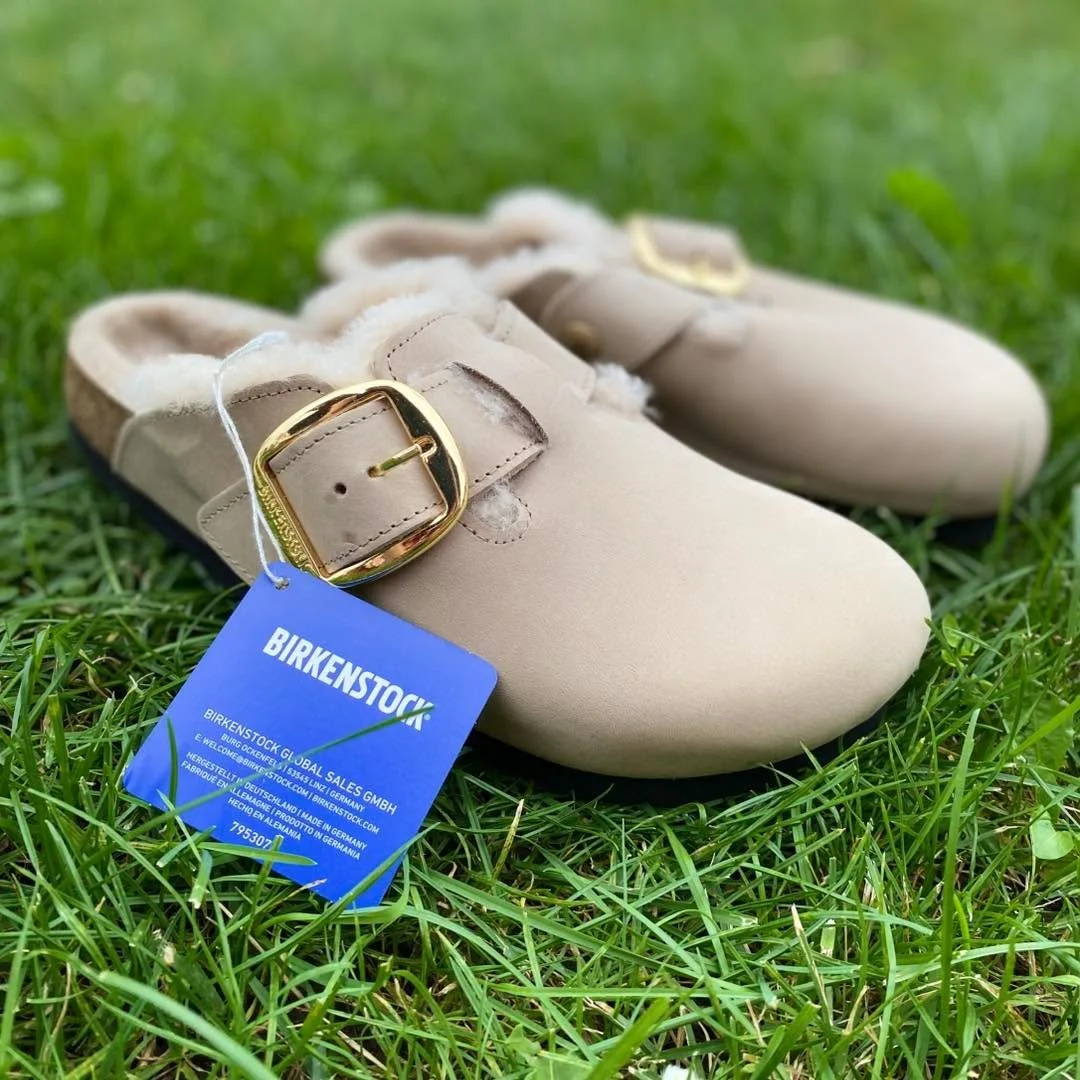 NWT Birkenstocks are a MUST this cozy fall szn! 🍂

Easily slip on these size 7 cuties and feel for yourself the wonder of this brand ❤️ Were $210 NEW, our price just $68.99! 🤩
