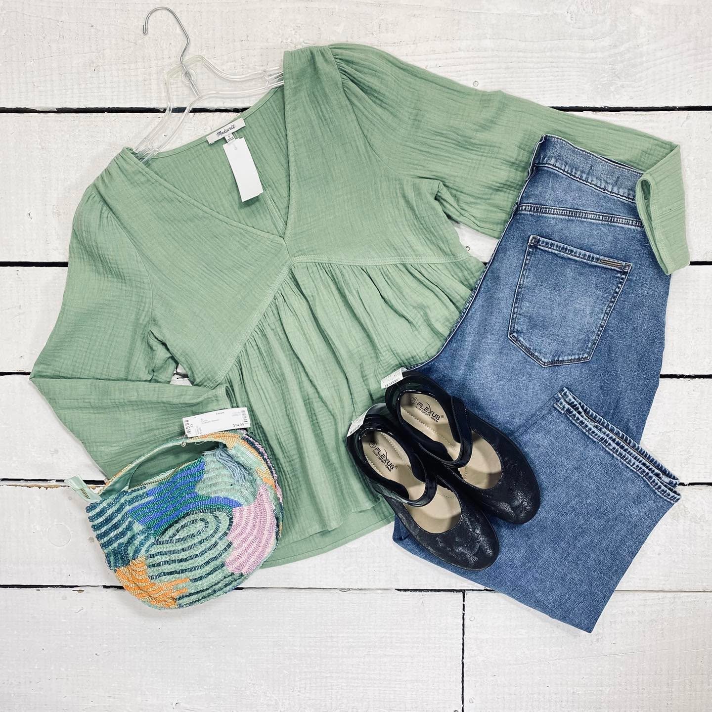 Madewell Top Size S, $18.99
WHBM Jeans Size 8P, $15.99
Purse, $14.99
Flexus Flats Size 7.5, $35.99
