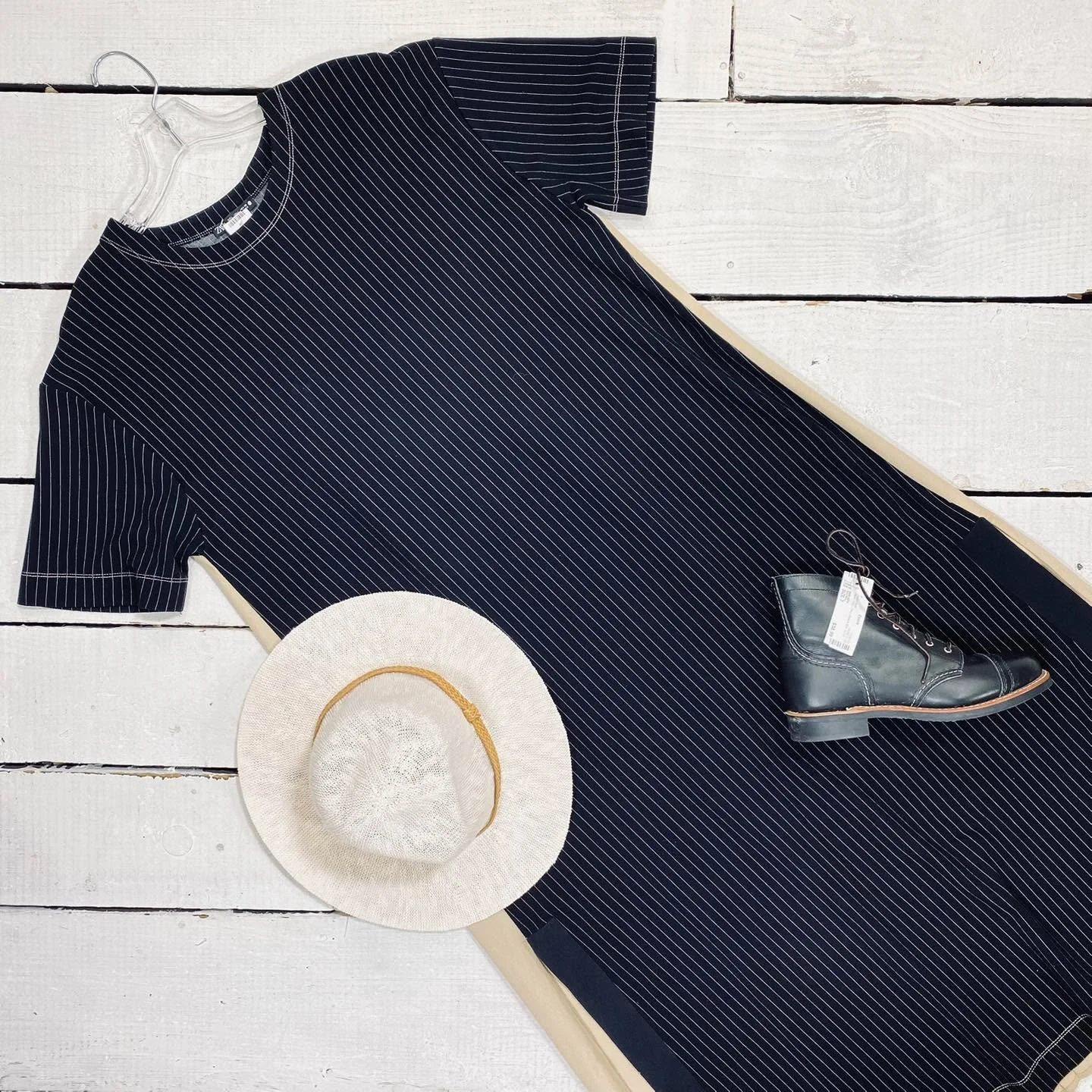 Zara Dress Size 14, $28.99
Macchia di Ruggine Hat, $18.99
Red Wing Ankle Boot Size 7, $58.99