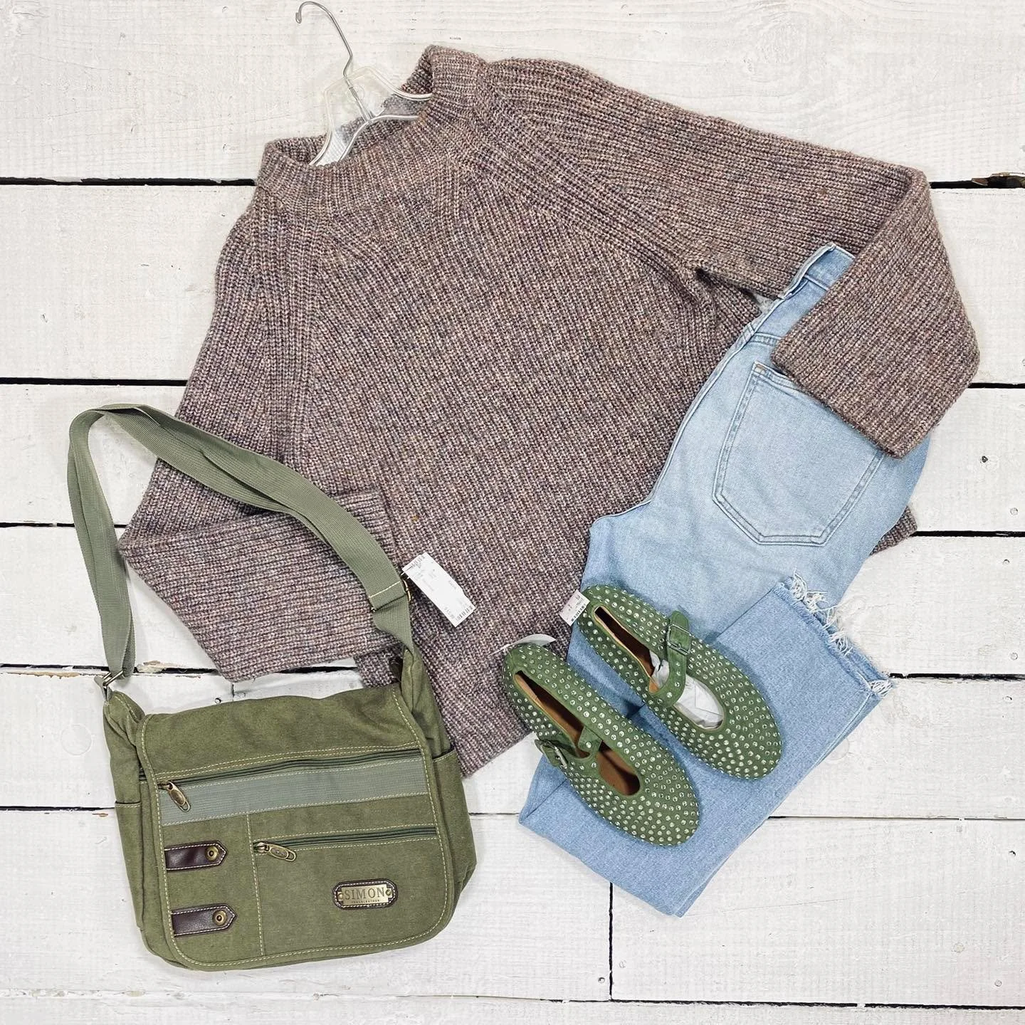 Ann Taylor Top Size XL, $15.99
Madewell Jeans Size 3, $30.99
Flats Size 7, $14.99
Simon Vogue Purse, $15.99