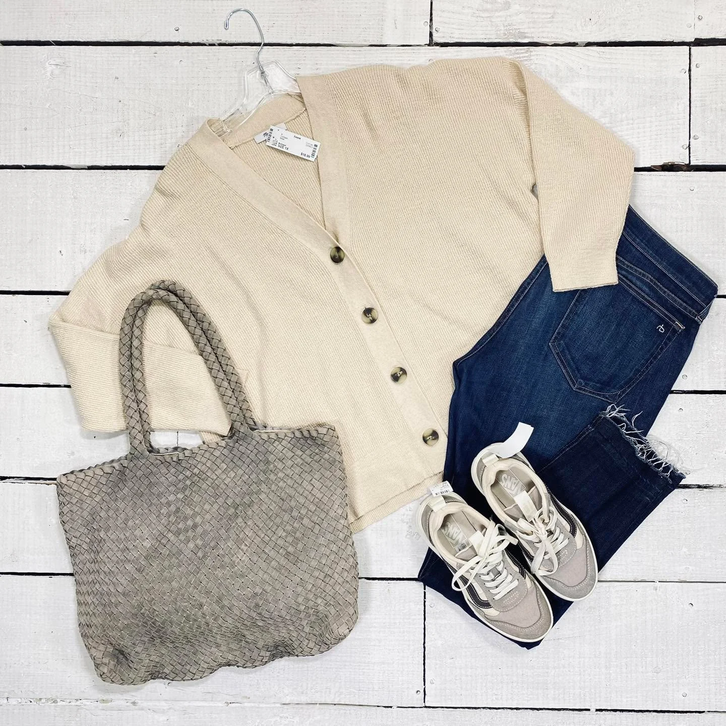 Madewell Cardigan Size 1X, $18.99
Rag &amp; Bone Jeans Size 14, $40.99
Milaner Purse, $135.95
