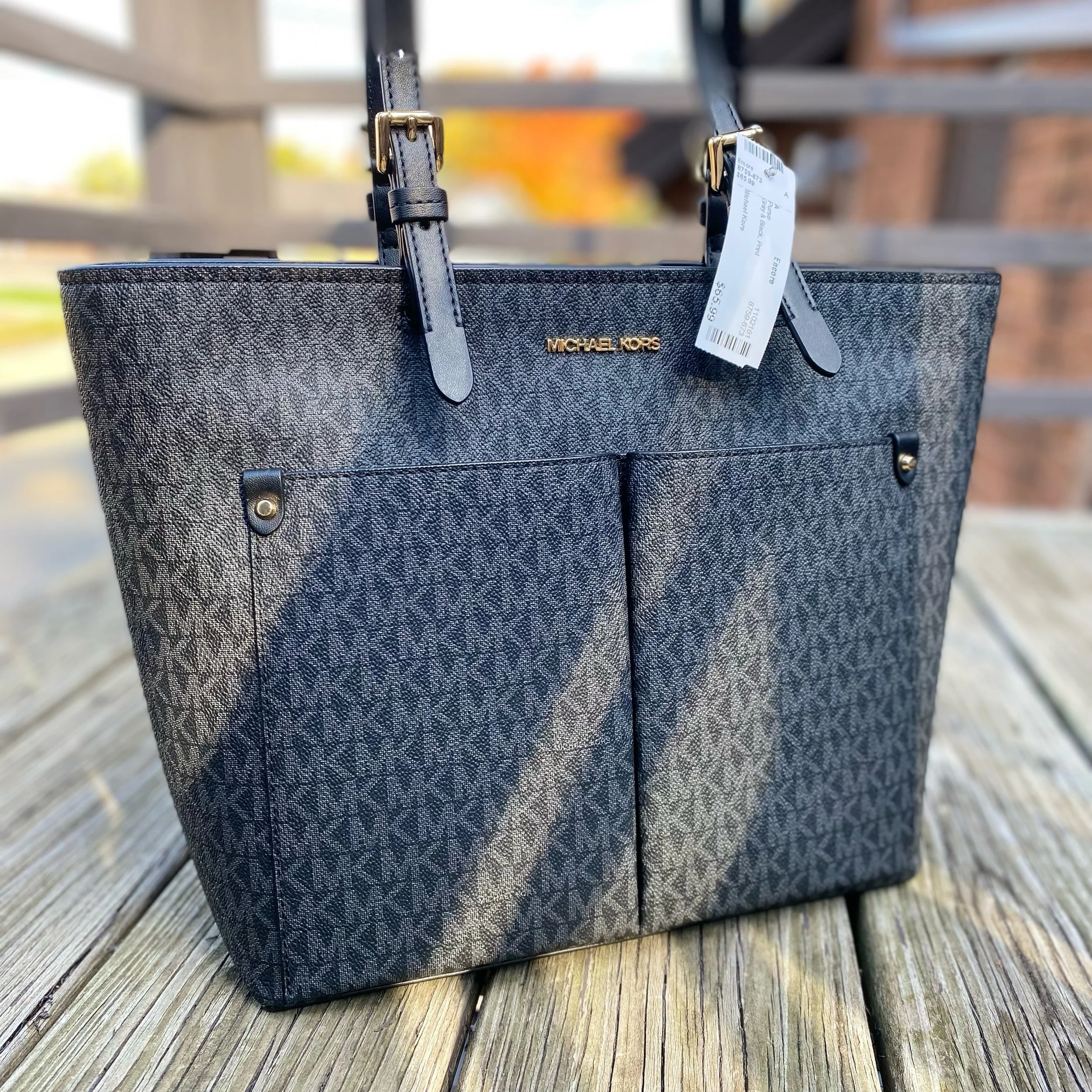 Beautiful structured Michael Kors purse, only $65.99! 🖤