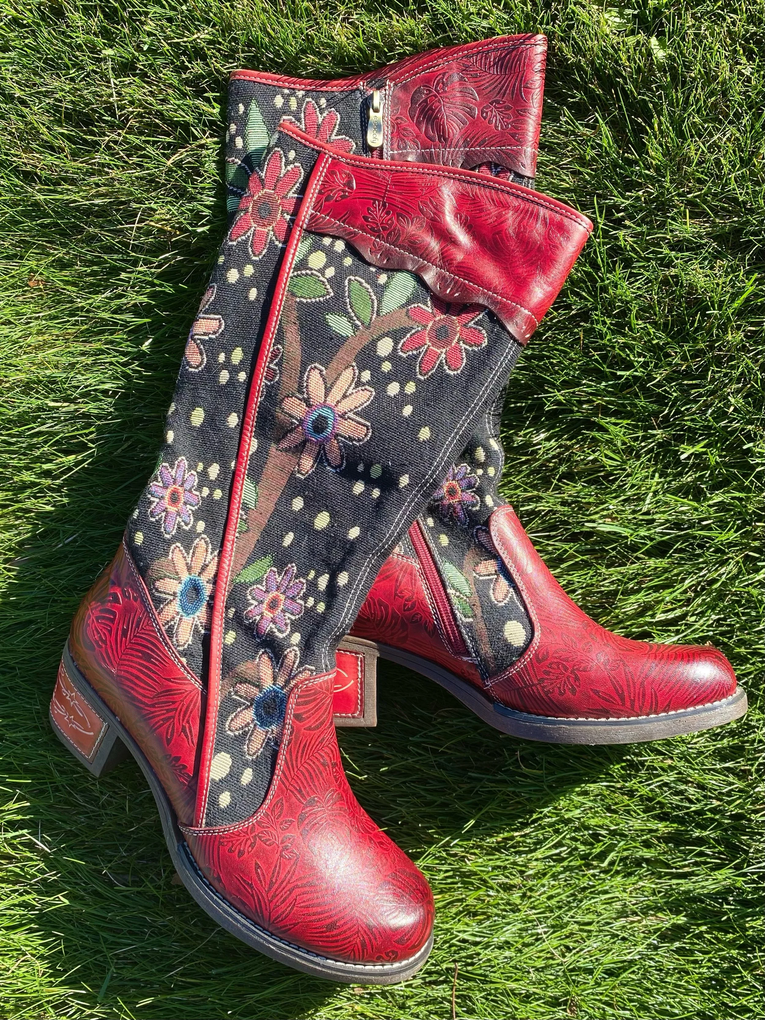 Okay guys, I cannot even begin to talk about how much we LOVE these boots! 😱 Socofly has made our jaws drop and spoiler&hellip; a lot of us will be feeling size envy on this one! Size 10, these leather boots are even velvet lined! Only $58.99! ❤️🖤