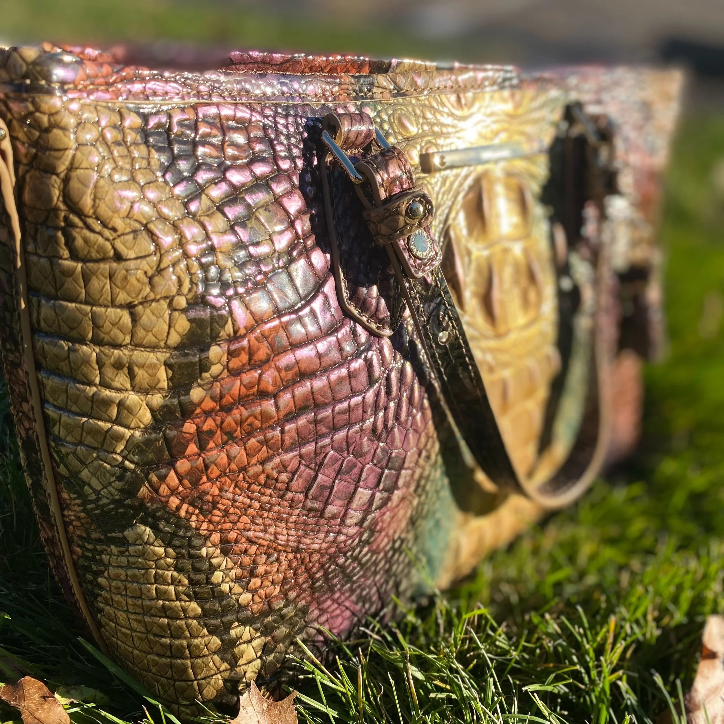 Fashion Alert‼️ Another GORGEOUS handbag has entered our store! This BEAUTIFUL Brahmin has so many shades of brown, gold, wine and even teal! ❤️STUNNING! ❤️ And guess the price? Only $159.99! 😎