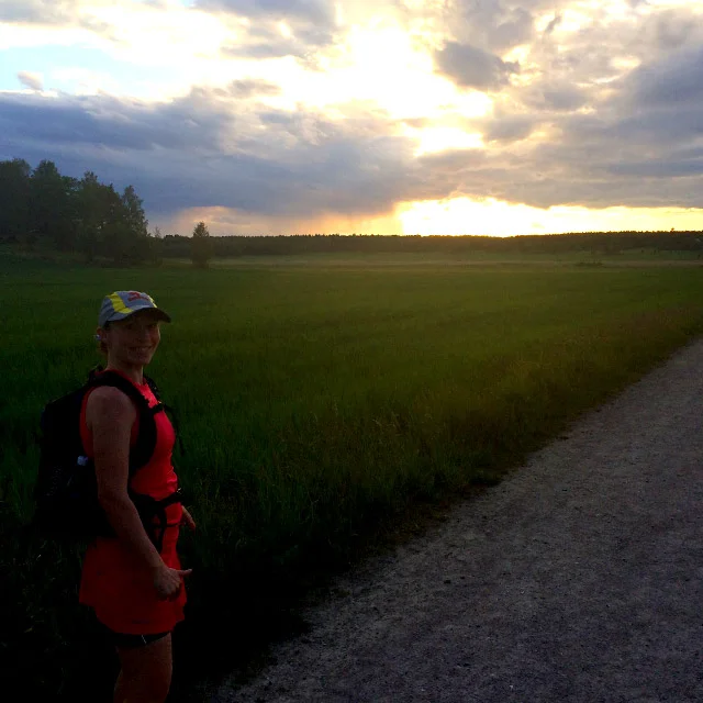 Solen var på väg ner men nu hade vi bara ca 30 min kvar hem. Ellens tidsuppskattningar visade sig stämma rätt väl, medan Johnny verkade ha drabbats av samma åkomma som Ingmar hade i Spanien. Ingmar var vår guide på Ultra Trail Camp Spain och tyckte …