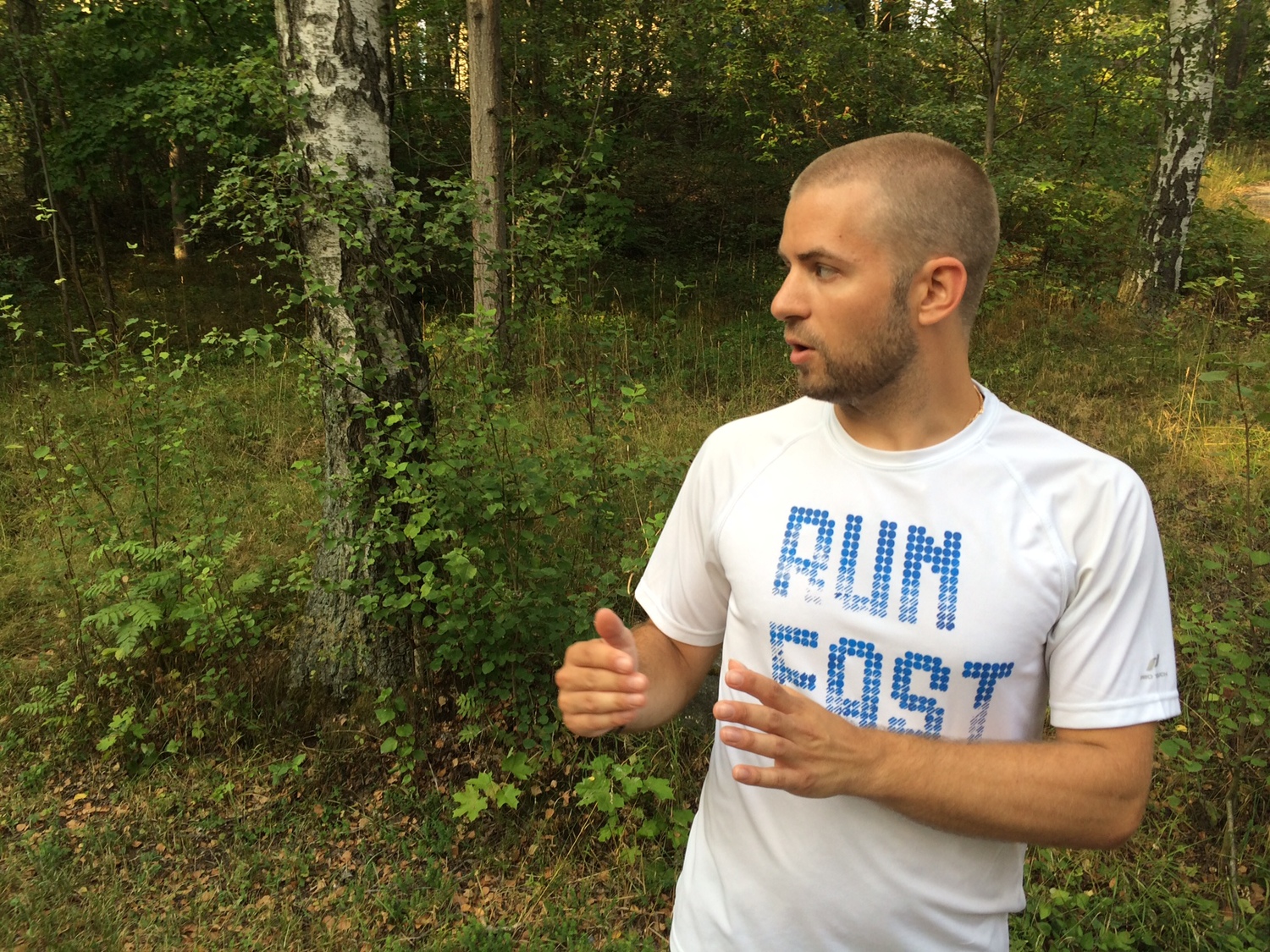 Full fart fyra lyktstolpar - "Vi andas inte i sprint"