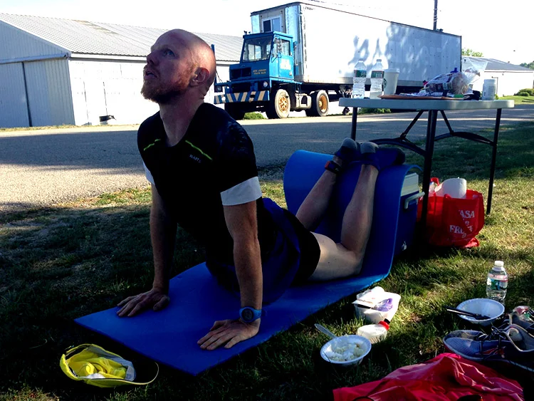 Trying to do some yoga (while eating, drinking and suffering) next to the course. 