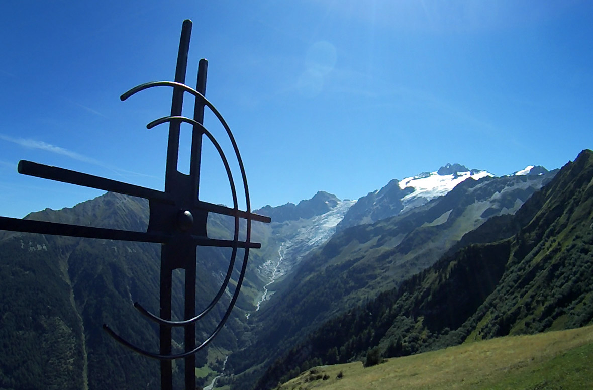 ...until he reached a cross at the highest point of Catogne.