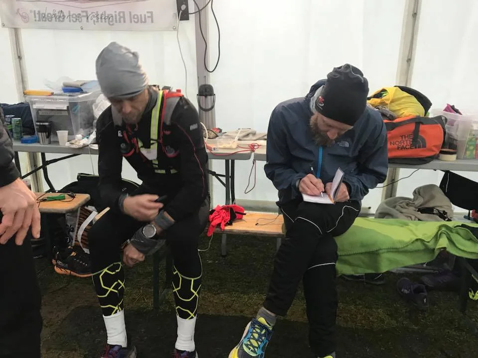 Anders Norén och Kimmen (som skriver i den lilla pacer-boken efter vårt varv tillsammans)