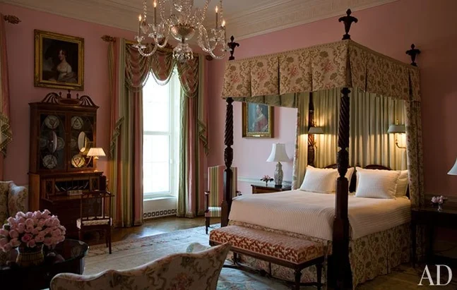 item14.rendition.slideshowHorizontal.white-house-14-queens-bedroom-bush.jpg.647x0_q100.jpg