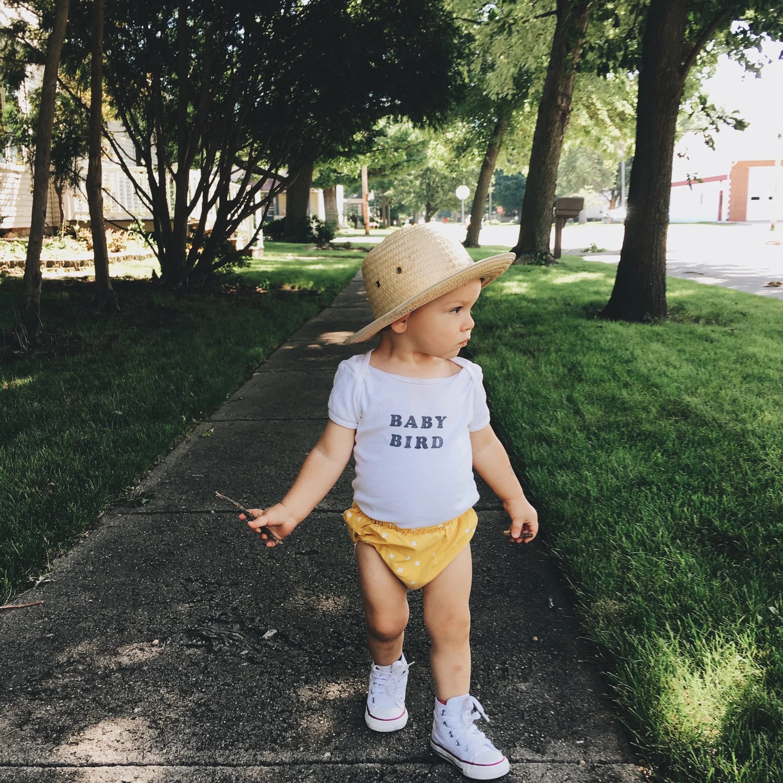 Baby Bird Shirt - The Bee and The Fox // Bloomers c/o Wee Vintage Baby // Sneakers - Converse