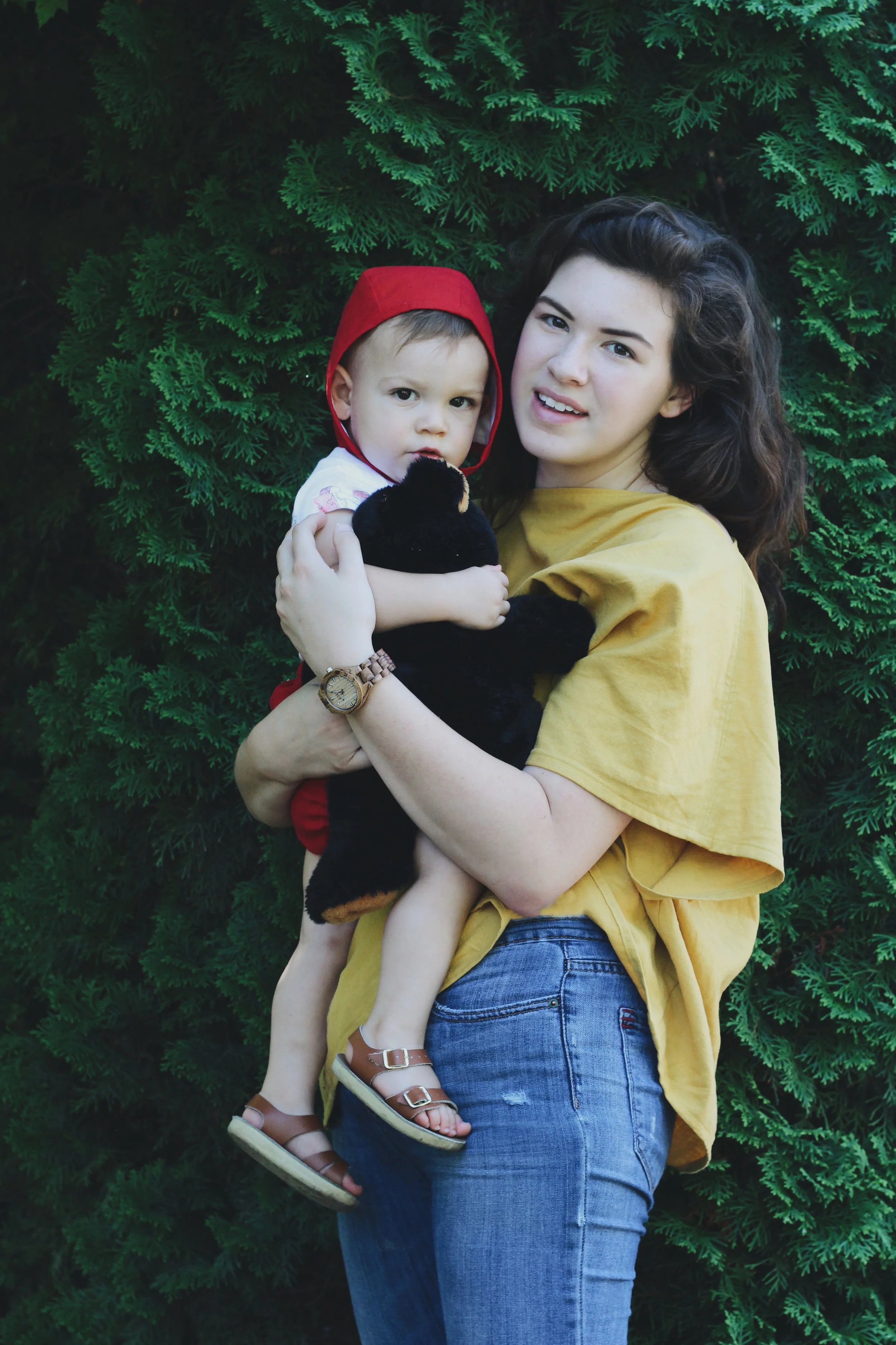 Black-Eyed Susan Linen Top - Under A Tin Roof // Fieldcrest Watch c/o JORD // Jeans - Urban Outfitters // Wellies - Hunter Boots // Woven Market Tote - Amazon