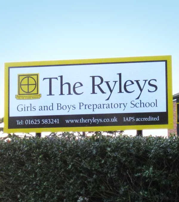 Ryleys_Fontsign_8x9.jpg