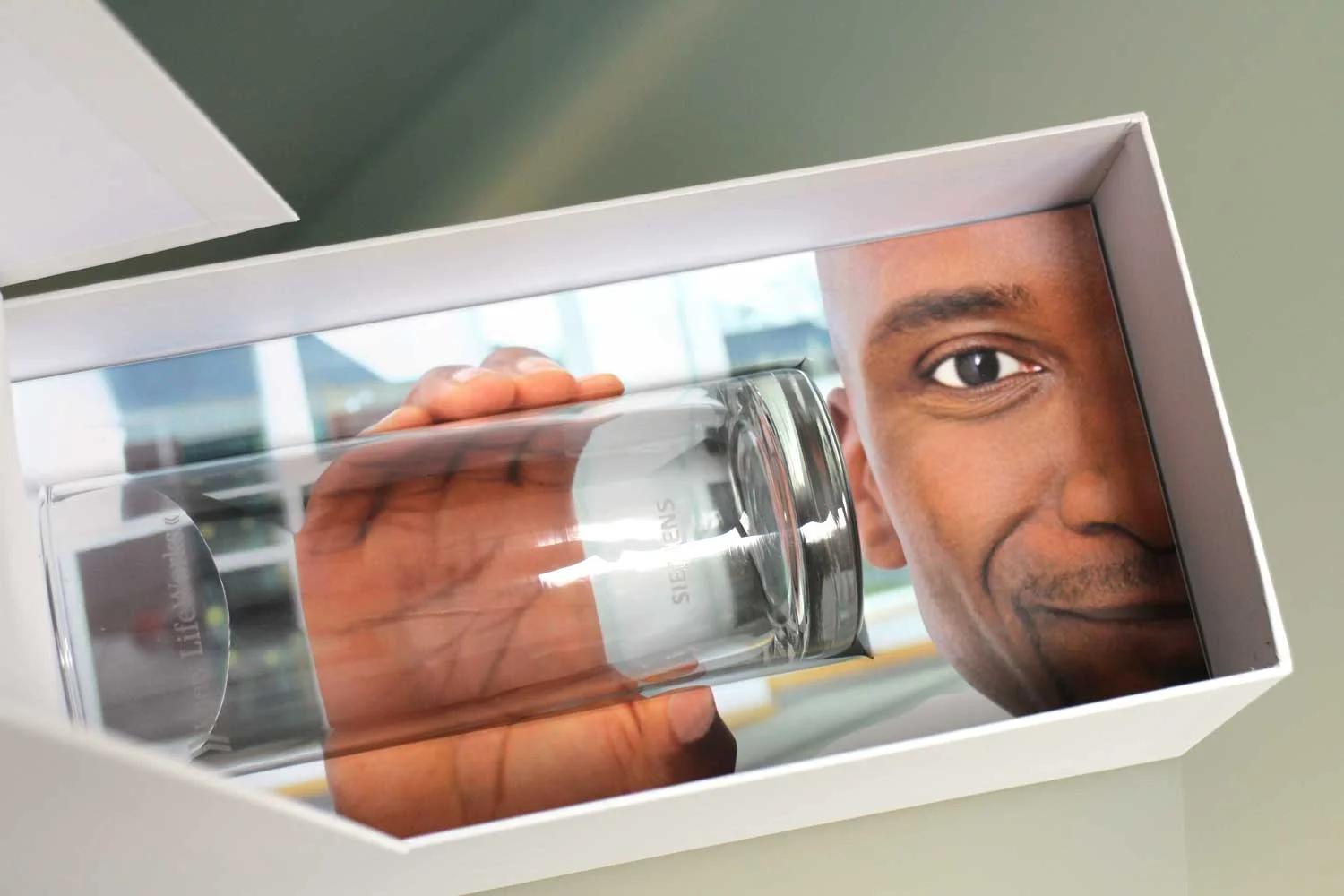 Inside cover has invitation message whilst the depth of the box holds a Siemens etched gift glass