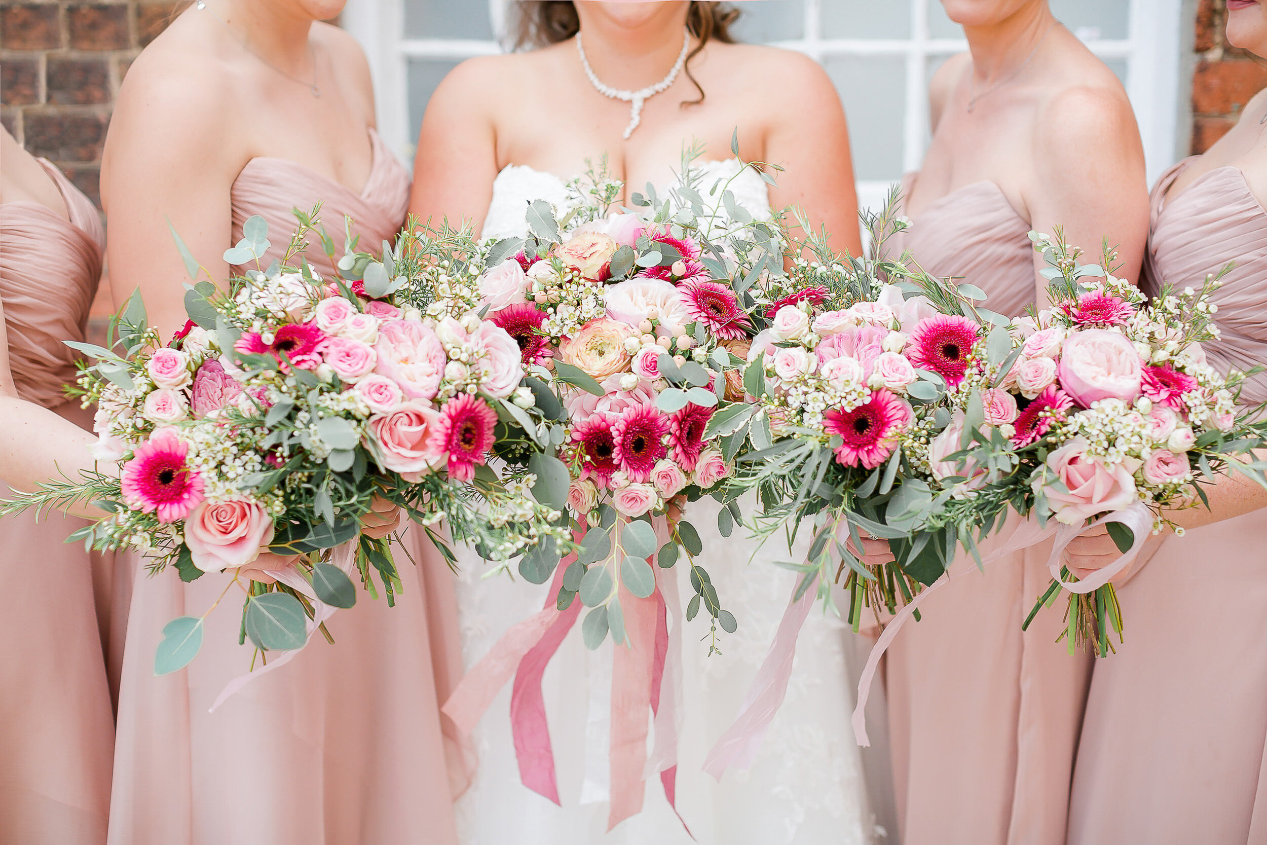 pink-wedding-bouquets-2.jpg