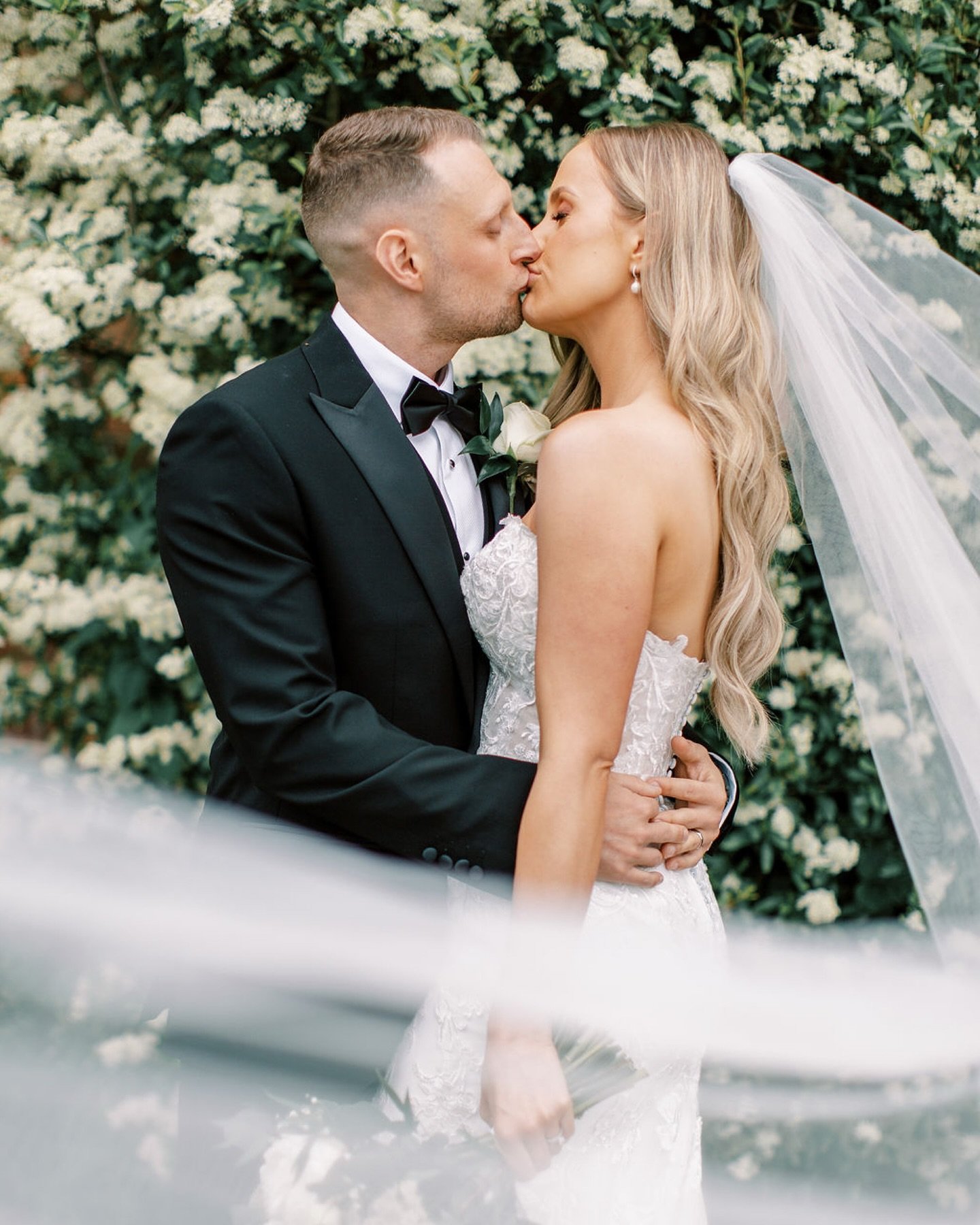 When love looks like this&hellip; not just in the way they hold each other, but in the stillness between moments, the peace and the laughter! 

Lauren &amp; Sam capturing your day was something special, thank you for putting your trust in me.

#FineA