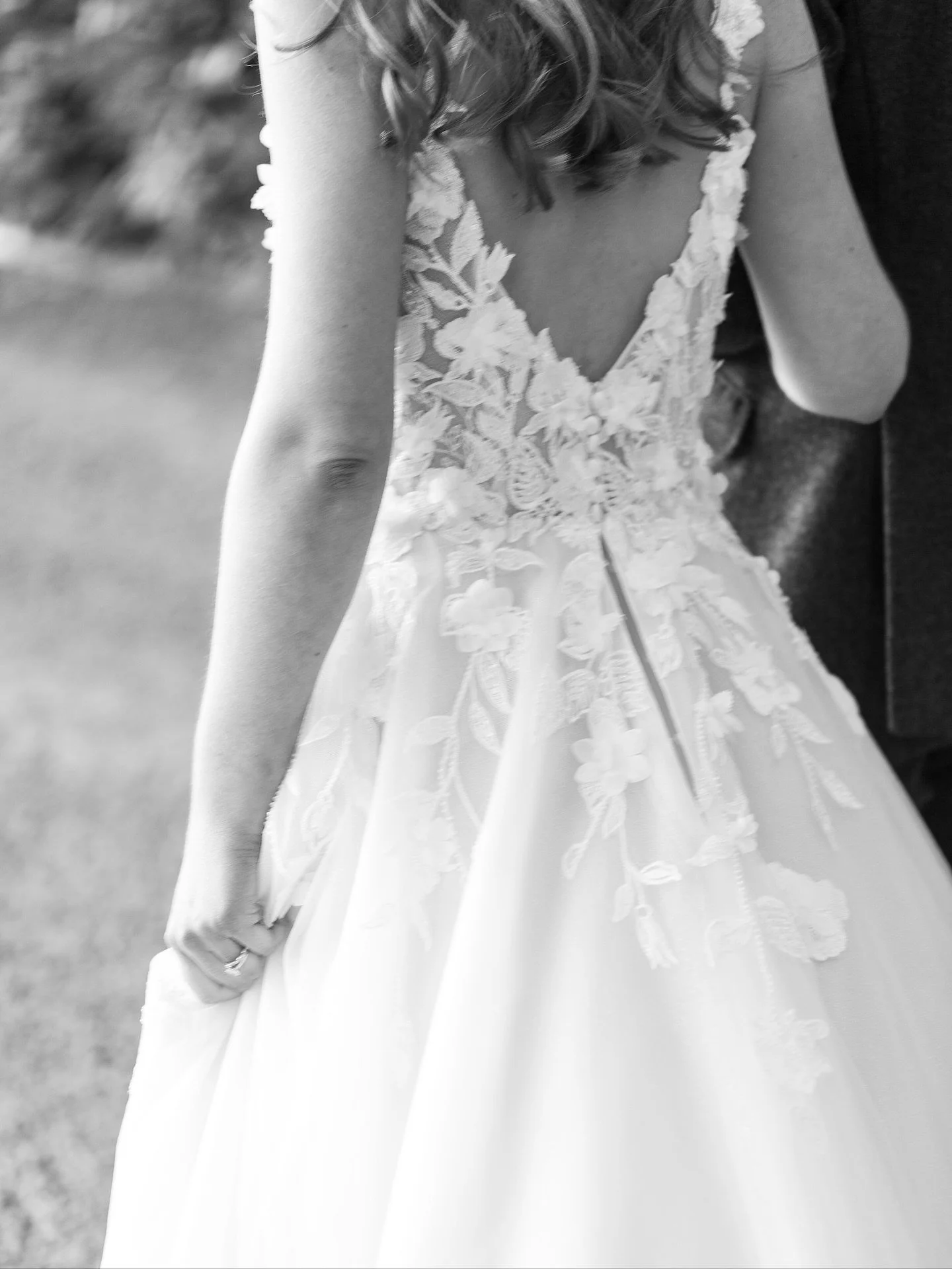 Couples portraits don&rsquo;t always have to be posed or perfectly arranged. It&rsquo;s often the subtle details and quiet moments that tell the most beautiful story &mdash; the way your hands hold each others, a shy giggle together or how your hair 