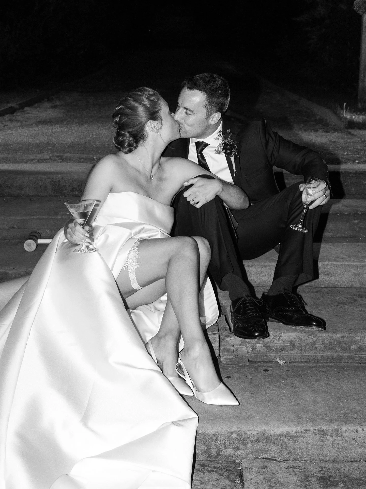 Happy Valentine&rsquo;s Day to all 💕

The most romantic day of the year apart from your own wedding day of course! A throw back to Matilda &amp; Harry&rsquo;s wedding where evening portraits turn boujee @ingestreorangery_weddings 

#boujeeportaits #