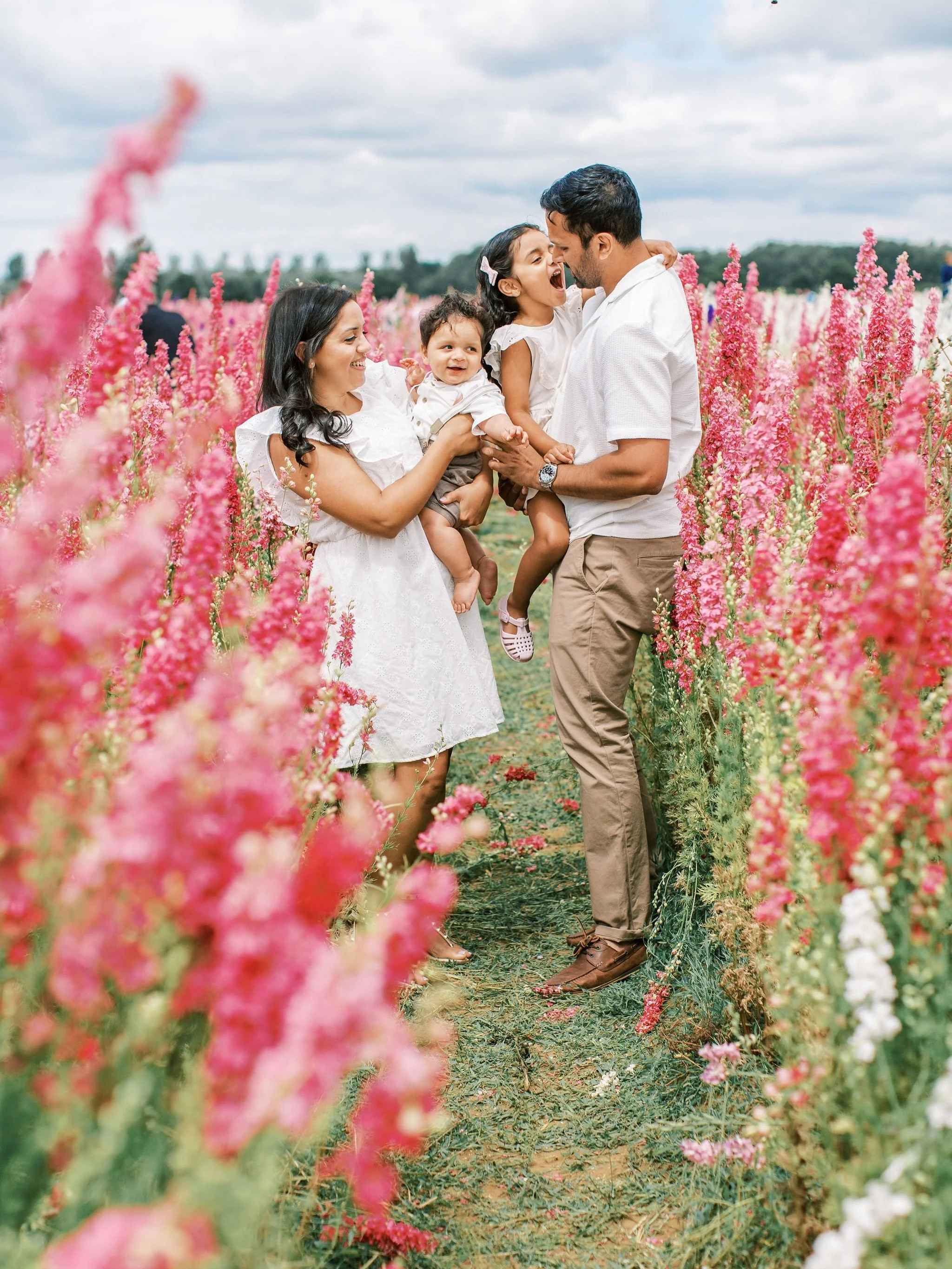 Just over one week to go until the Confetti fields open on 20th June. There&rsquo;s still a few spots waiting if you haven&rsquo;t booked yet, don&rsquo;t leave it too late! A beautiful mix of family portraits and natural shots. 

My mini shoots at t