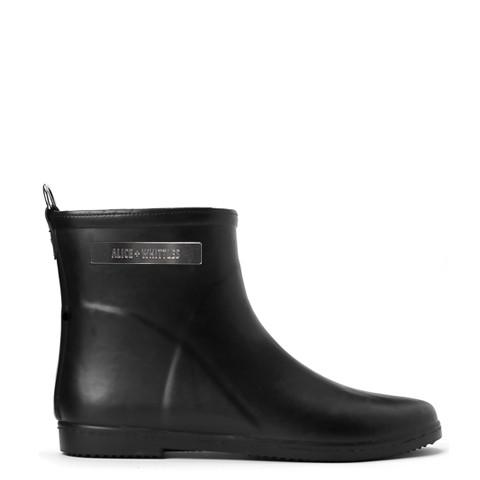aliceandwhittlesrainboots.jpg
