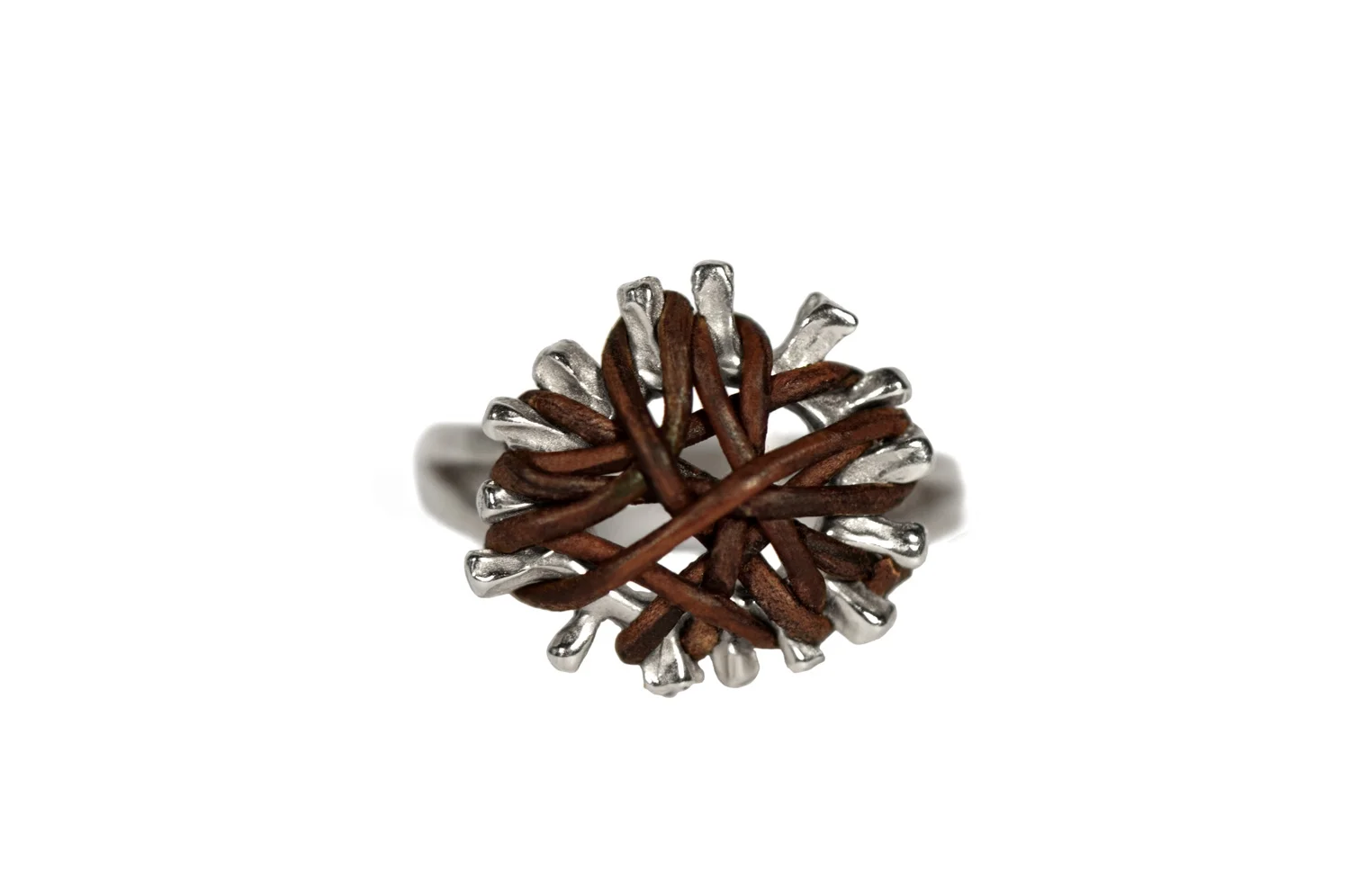 MT_VERTEB_RING_REF_OUTDOOR_001_0555_SILVER.jpg