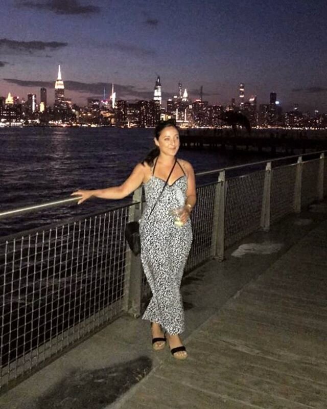 The New York skyline featuring @bettykhiavi 🌃 🗽
.
.
.
#livinggme #nyc #celebration #newyork #opportunities #funtime #gme #globalmarketingexchange #workinnewyork #marketing #marketingaward #marketing-exchange #traineeship #workinnewyork #liveinnewyo