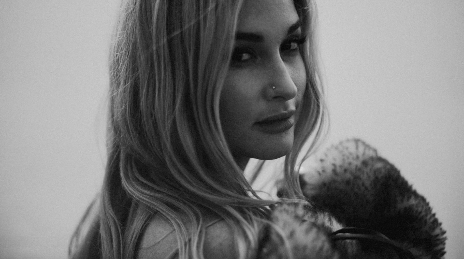 Gracias a la Vida. Kacey Musgraves for V