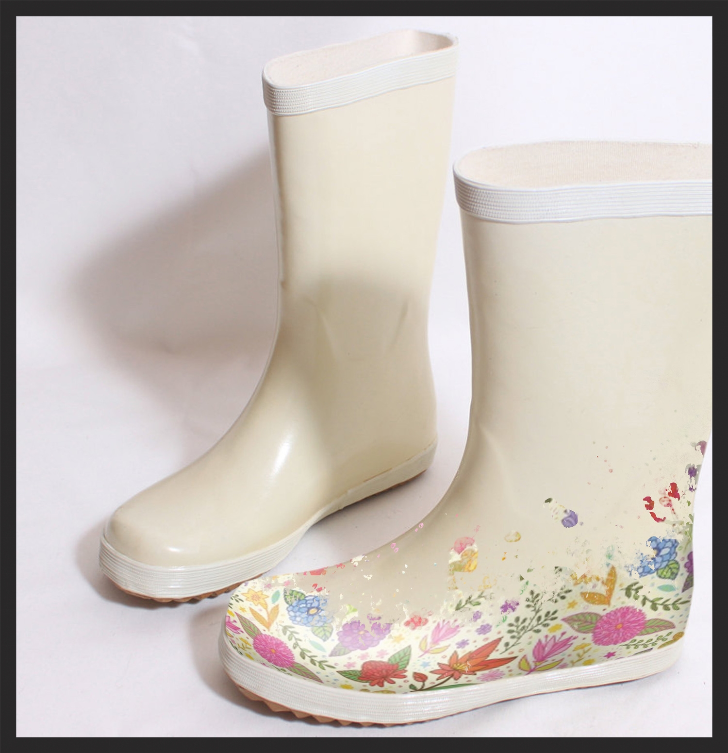 As you brave the elements and stomp through puddles, your white rubber boots transform to reveal a playful pattern as they get wet.