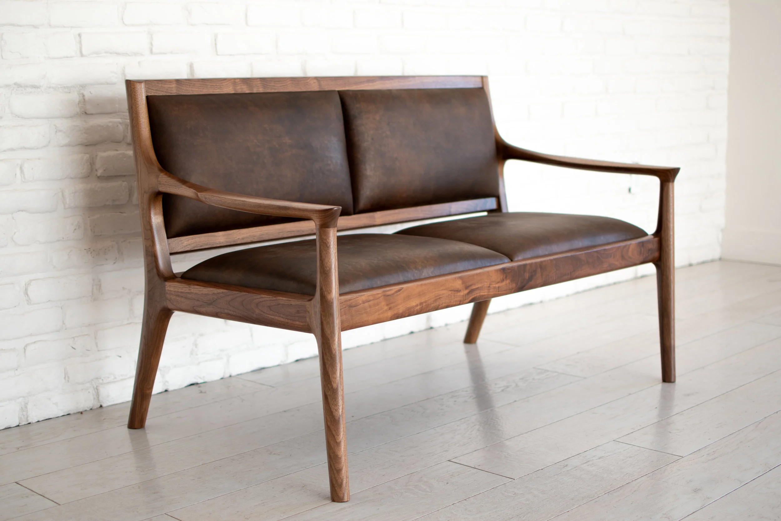 walnut setteeDSC_0095.jpg