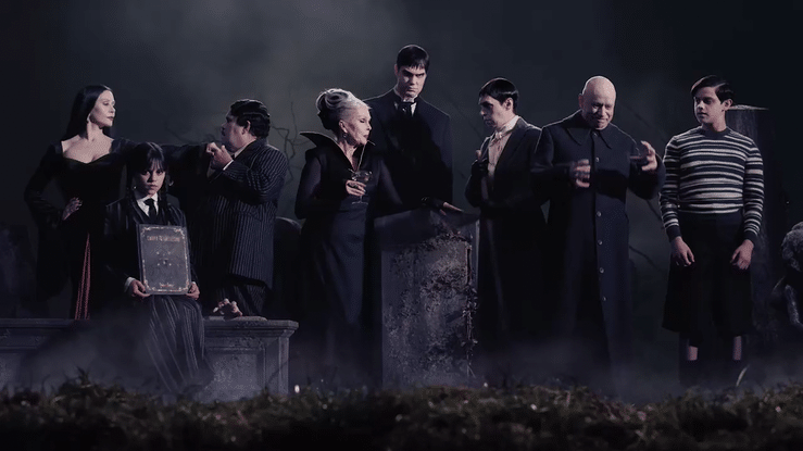 NETFLIX / Wednesday Family Portrait