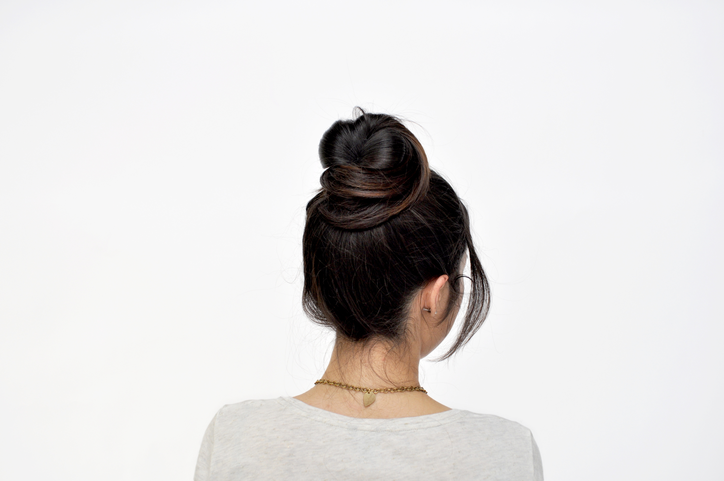  Tease out some strands of the bun to add more volume to the bun. Finished. You a #bunboss now.&nbsp; 