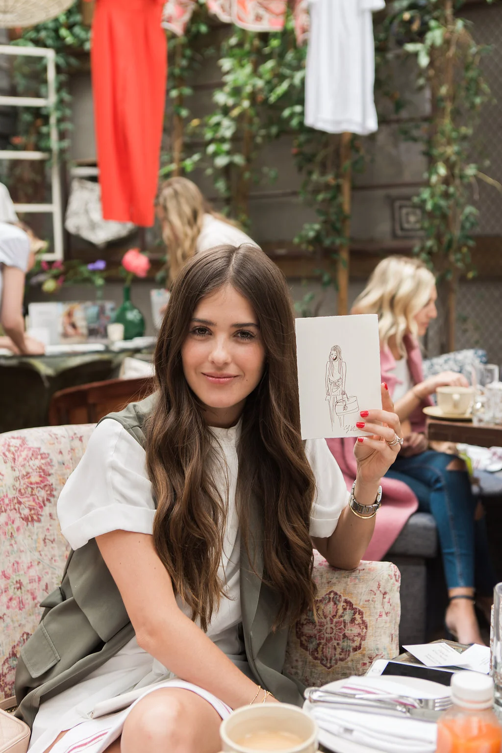 Paola Albedi with her personalized @thecartoialist drawing. 